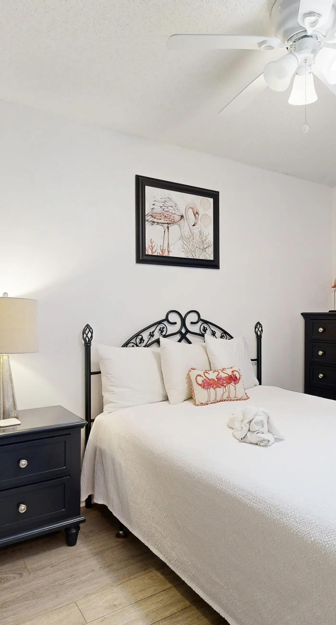 Seventh floor condo with pool access, washer&dryer, ocean view, & central AC