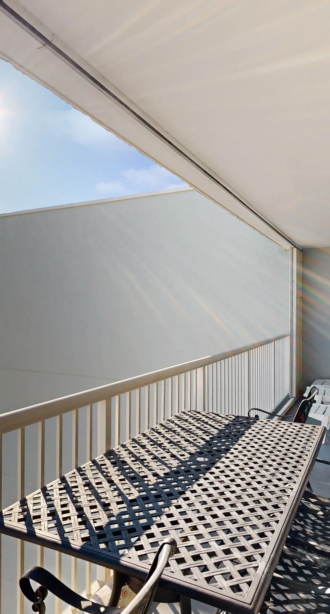 Seventh floor condo with pool access, washer&dryer, ocean view, & central AC