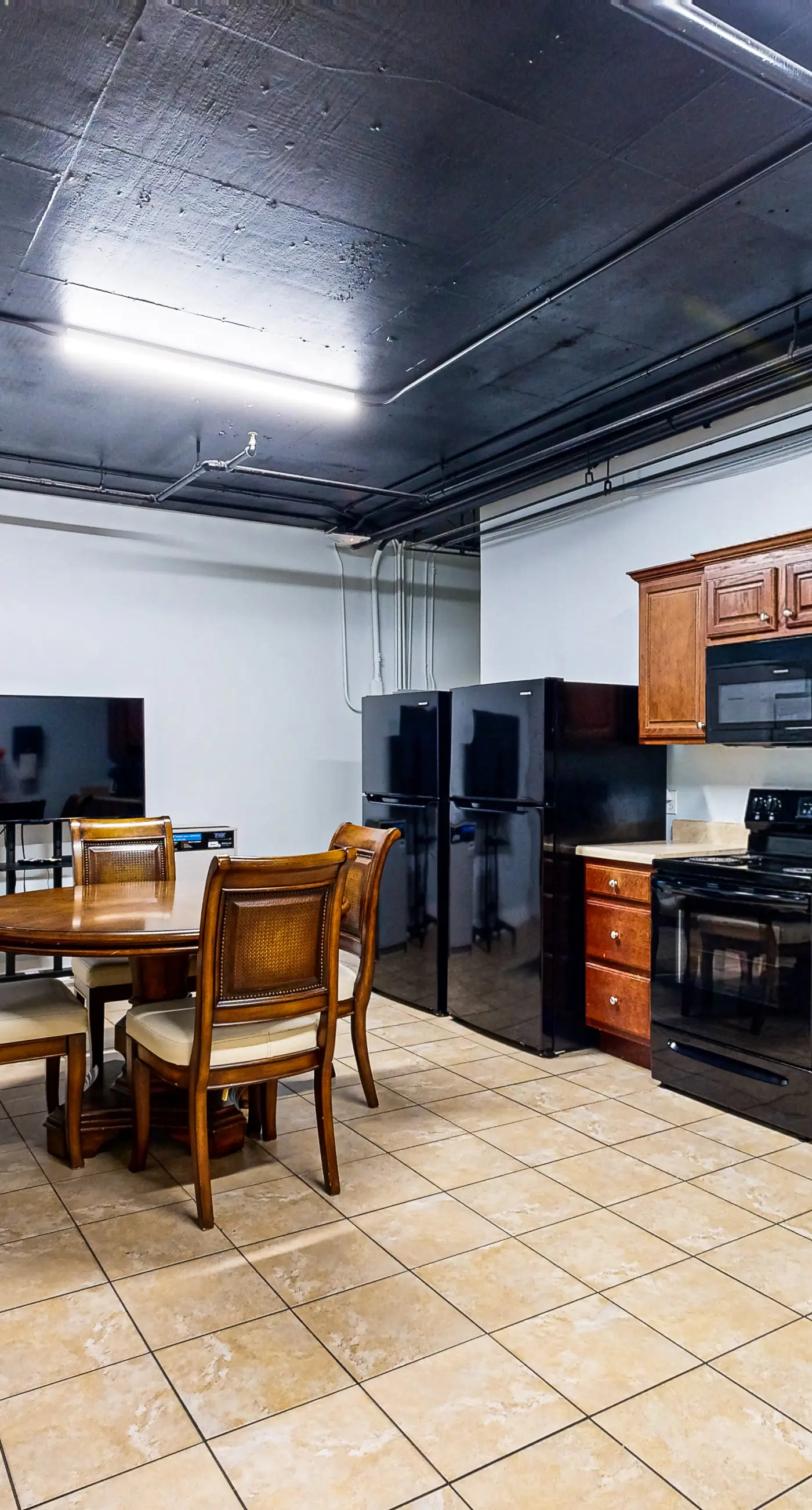 Seventh floor condo with pool access, washer&dryer, ocean view, & central AC