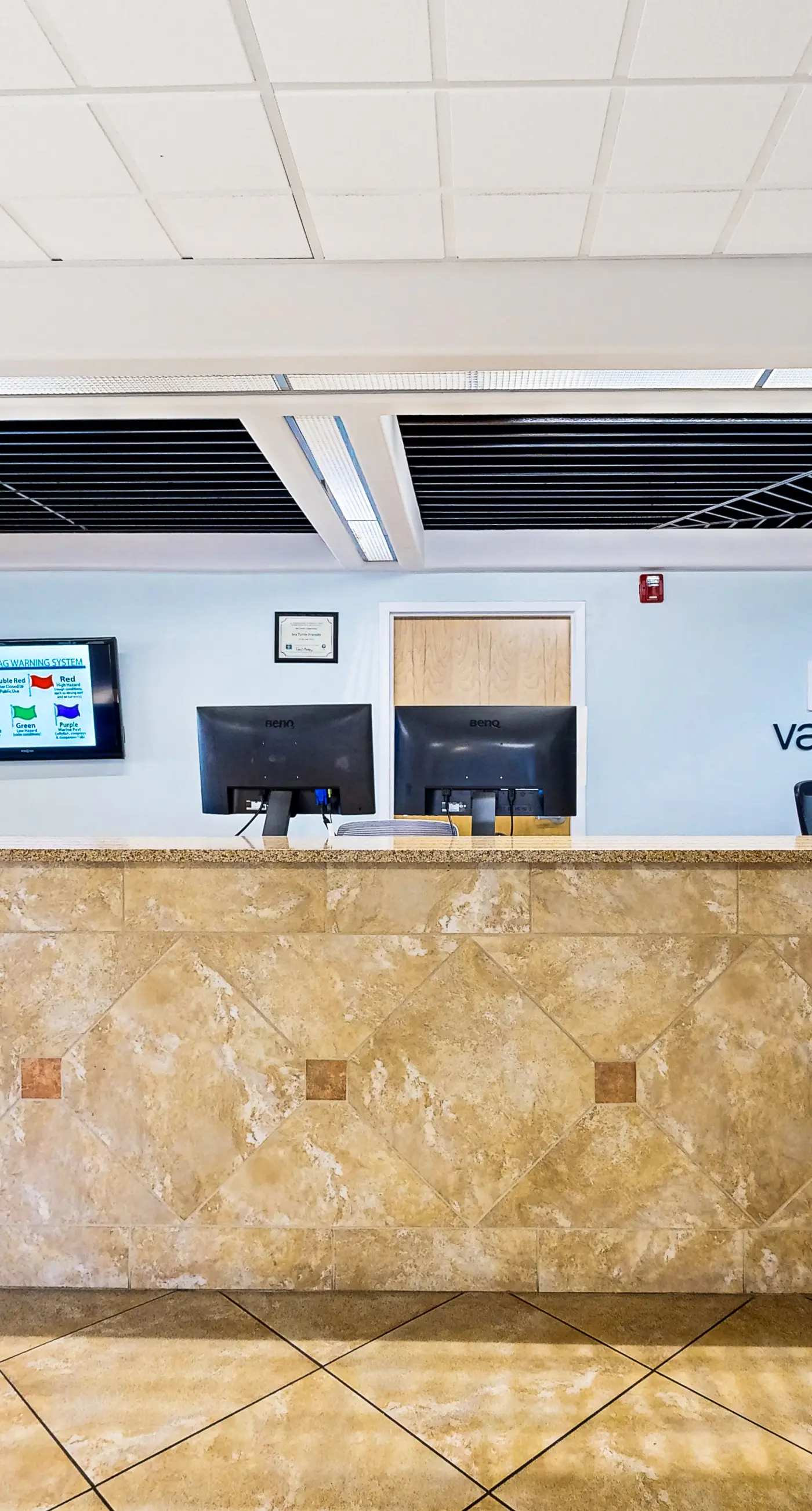 Seventh floor condo with pool access, washer&dryer, ocean view, & central AC