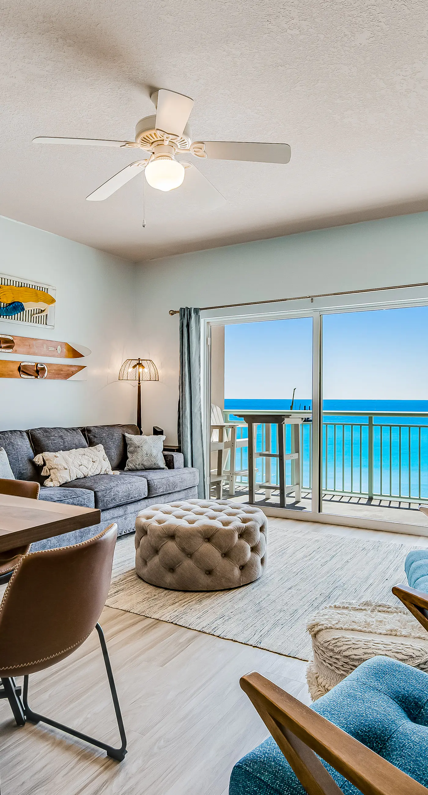 Pelican Isle 606-Comfortable Gulf-front condo with beach chairs - near dining