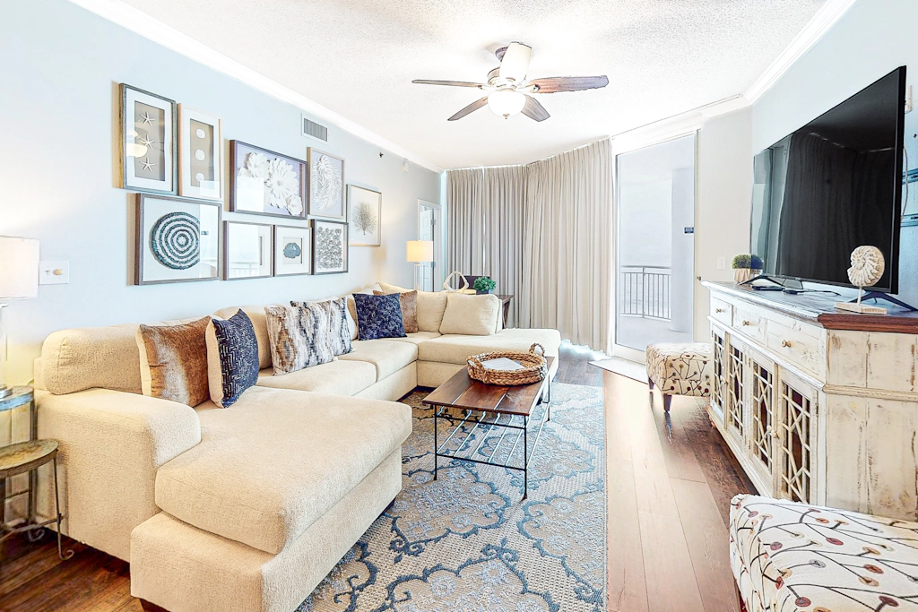 Gulf-front condo with amazing views & beach access - short walk to dining