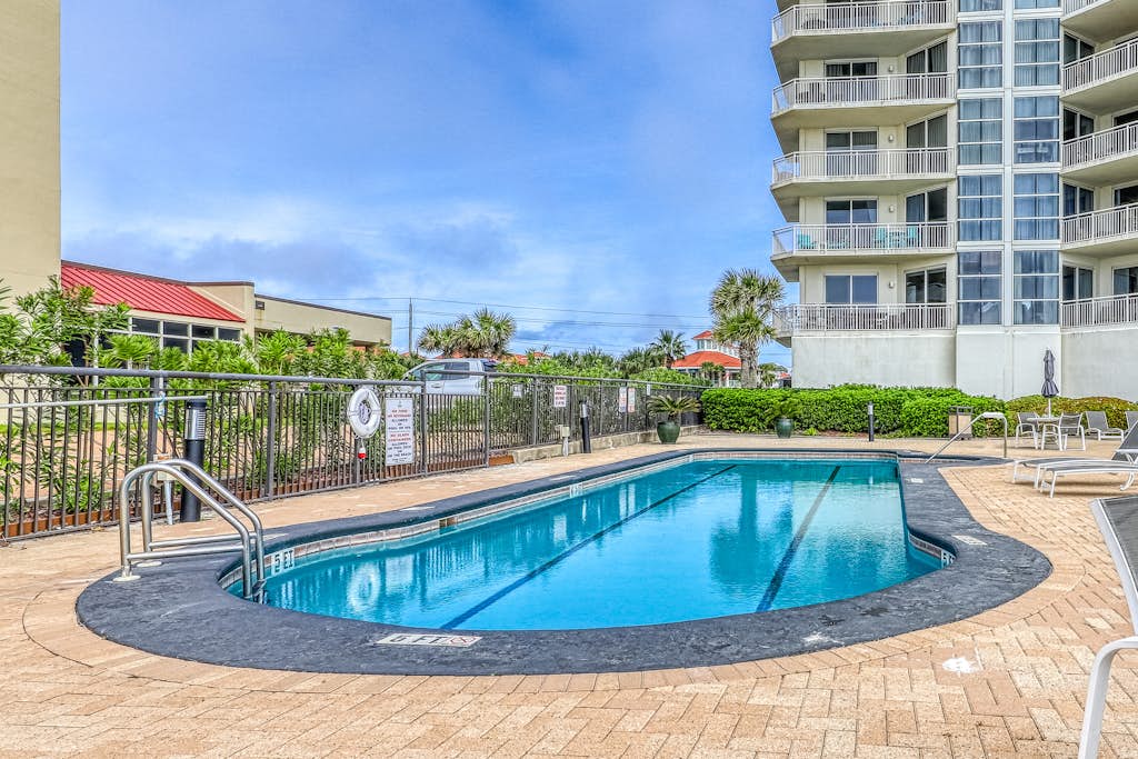 Gulf-front condo with amazing views & beach access - short walk to dining