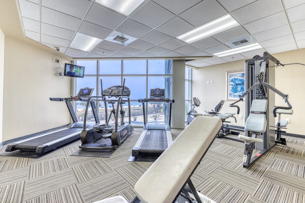 Gulf-front condo with amazing views & beach access - short walk to dining