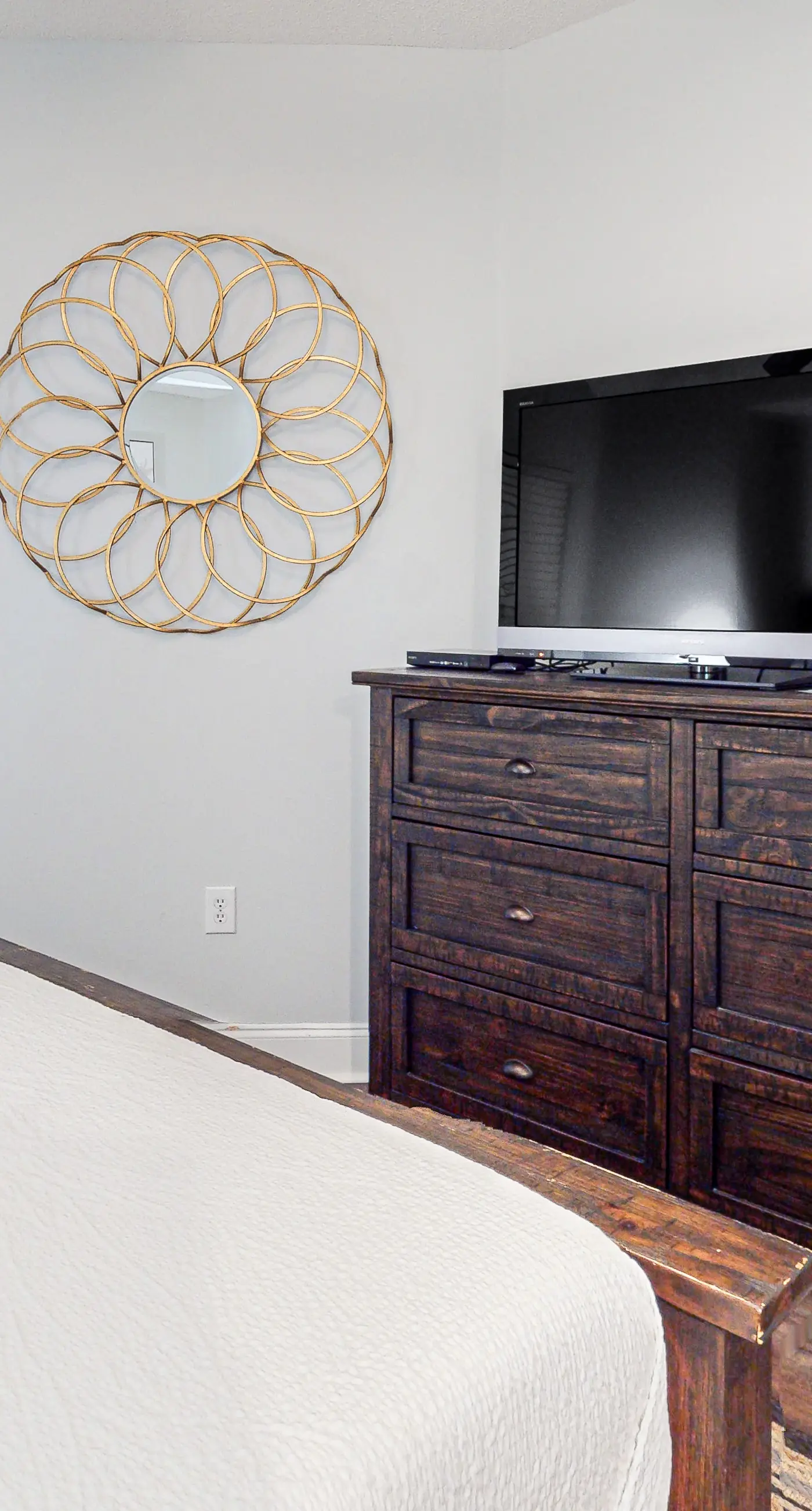 Gulf-front condo with amazing views & beach access - short walk to dining