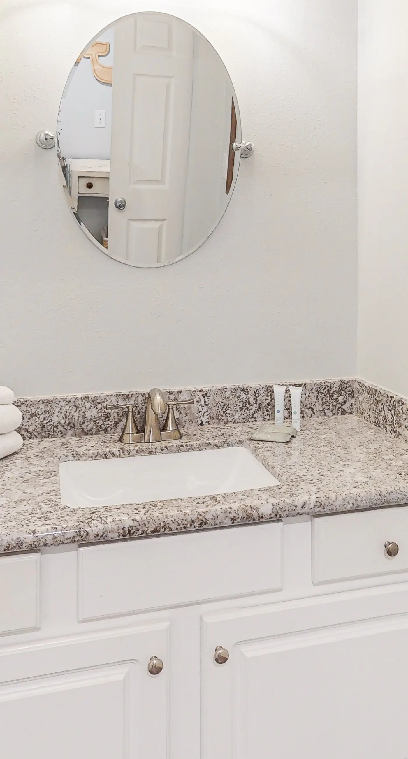 Gulf-front condo with amazing views & beach access - short walk to dining