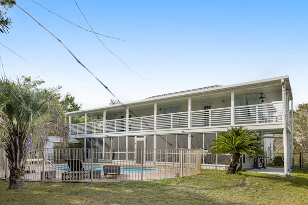 Snowbird-friendly house in Inlet Beach near beach with pool, balcony, & W/D