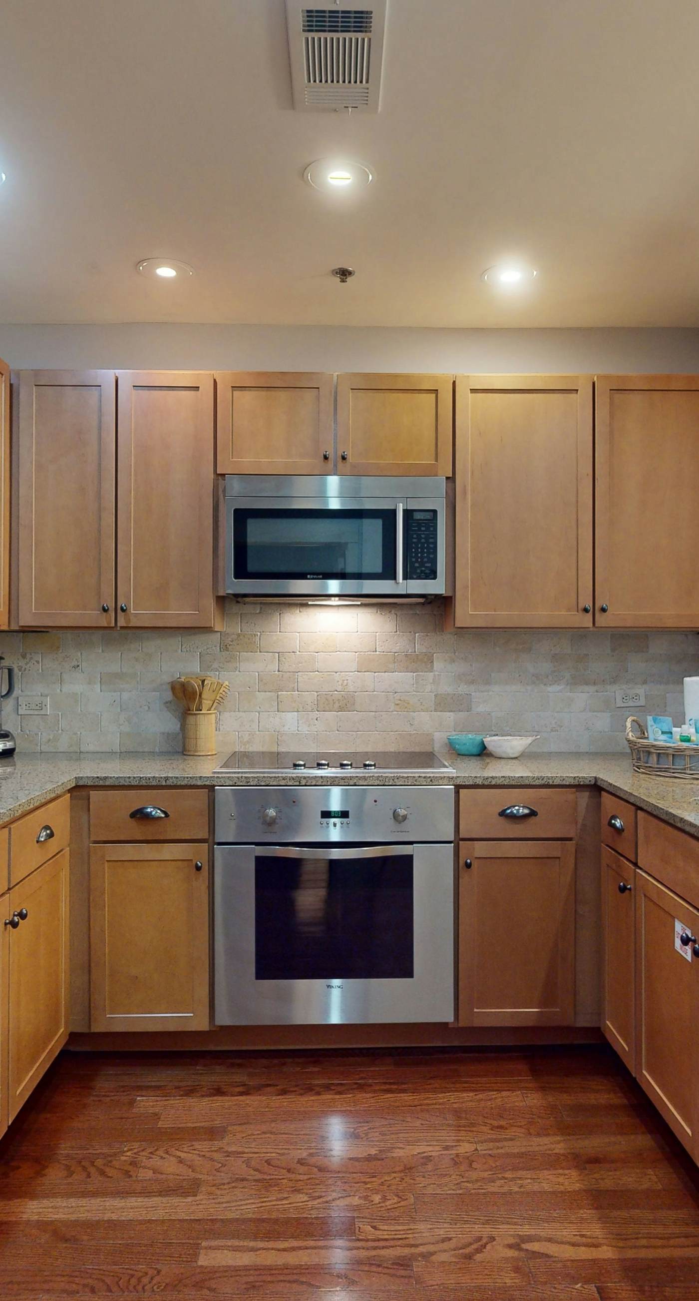 Stylish condo with pools, fitness center & tram to the beach