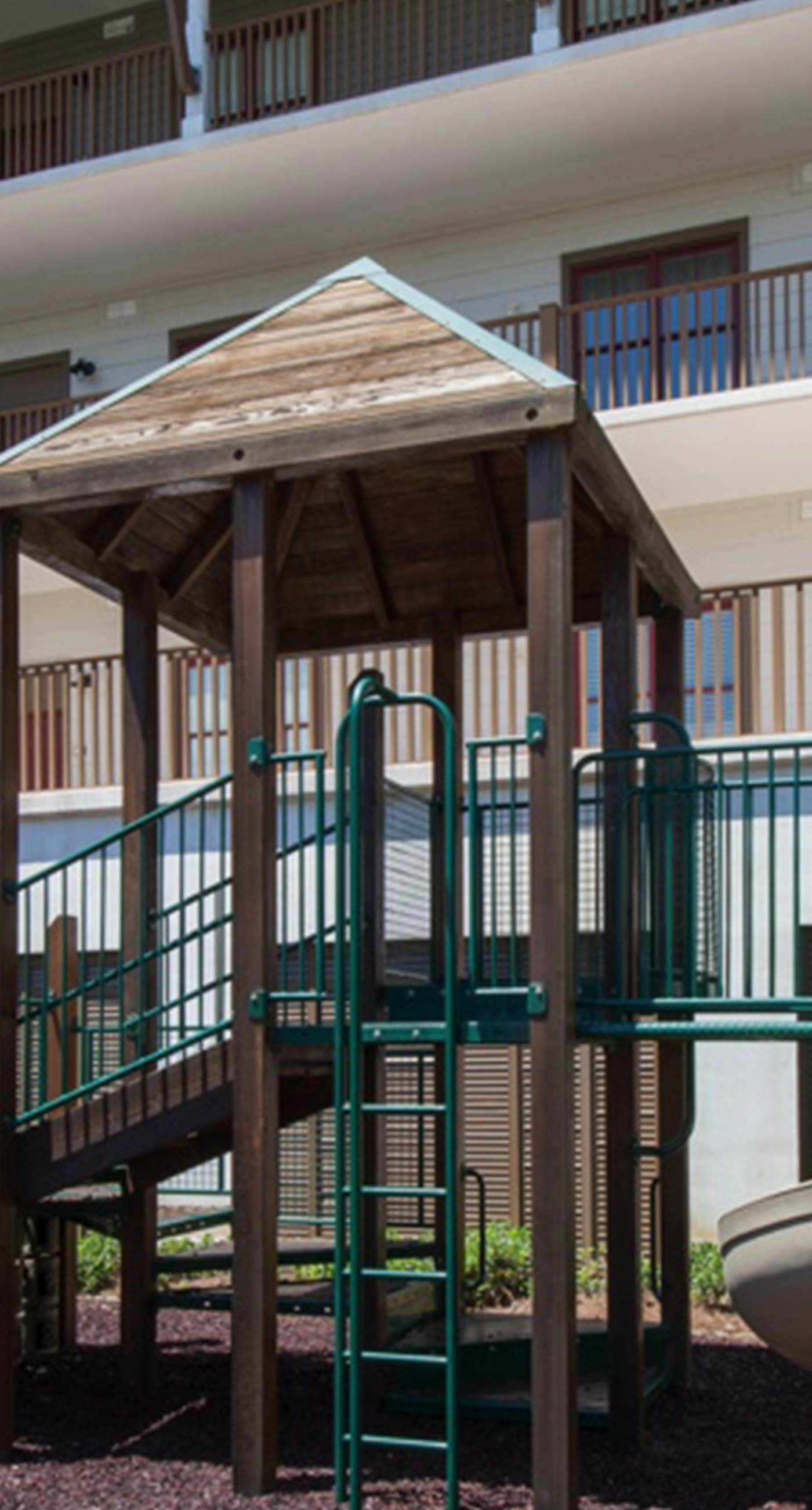 Stylish condo with pools, fitness center & tram to the beach