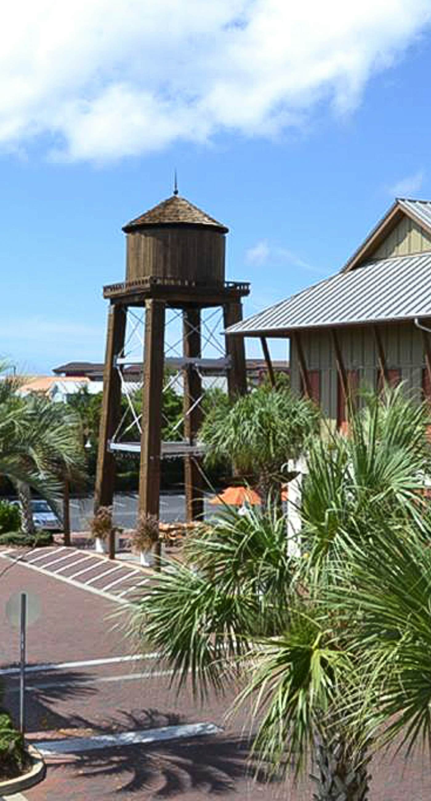 Stylish condo with pools, fitness center & tram to the beach