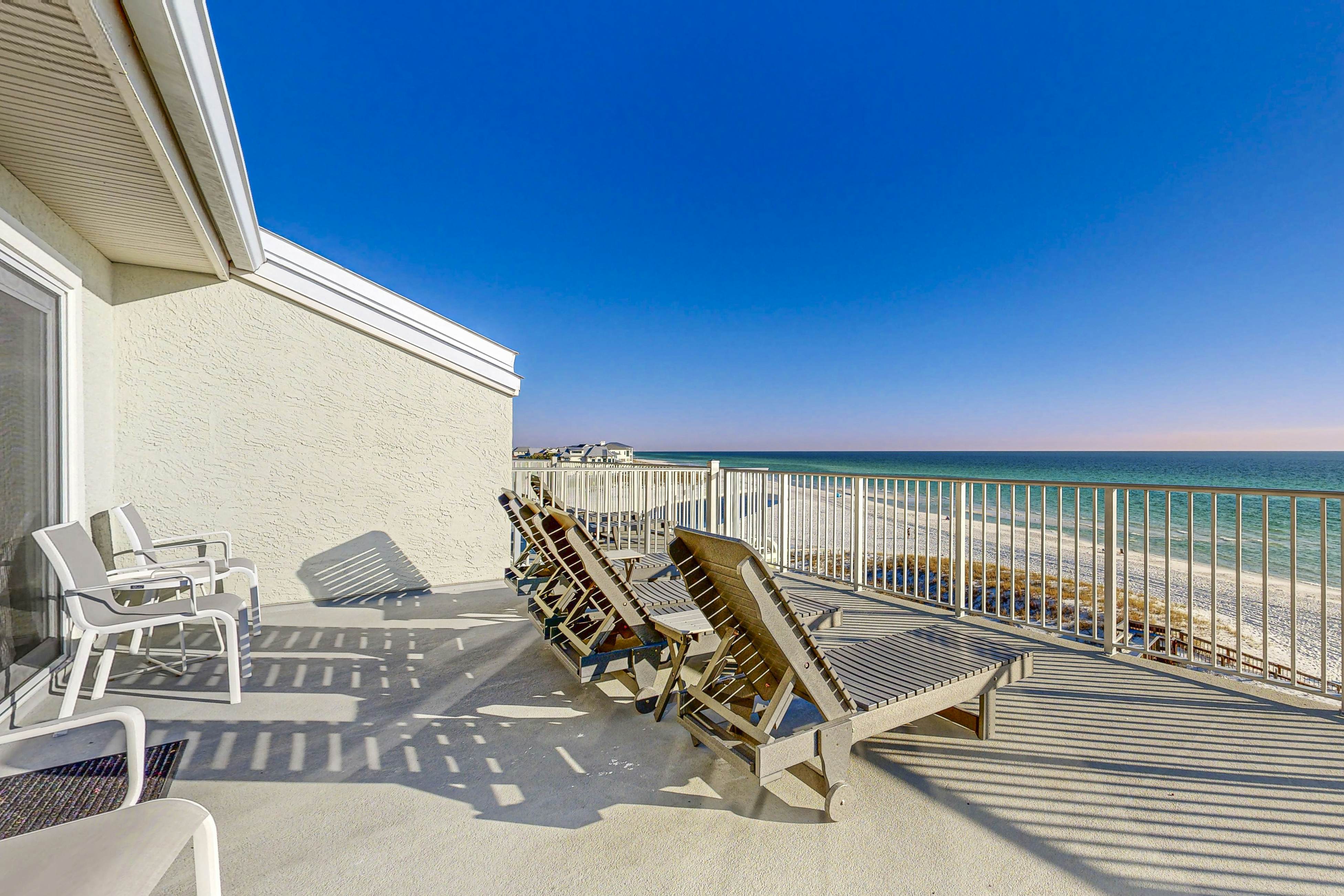 Fourth floor oceanfront condo with pool access, ocean views, and washer&dryer