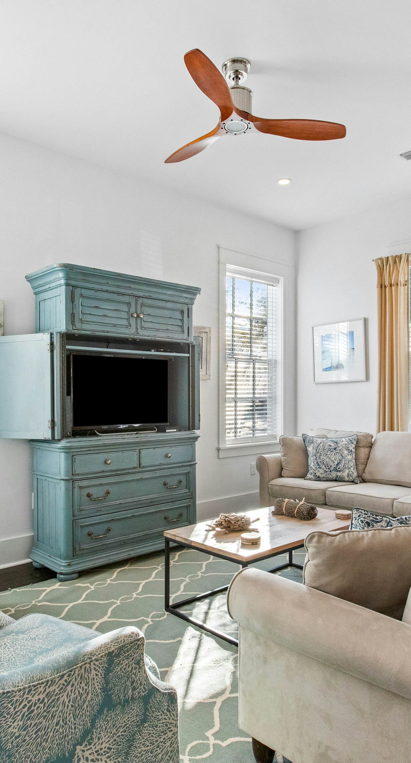 Seagrove Serenity, 4BR Coastal Retreat with Pool & Bikes