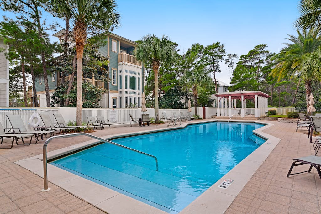 Seagrove Serenity, 4BR Coastal Retreat with Pool & Bikes