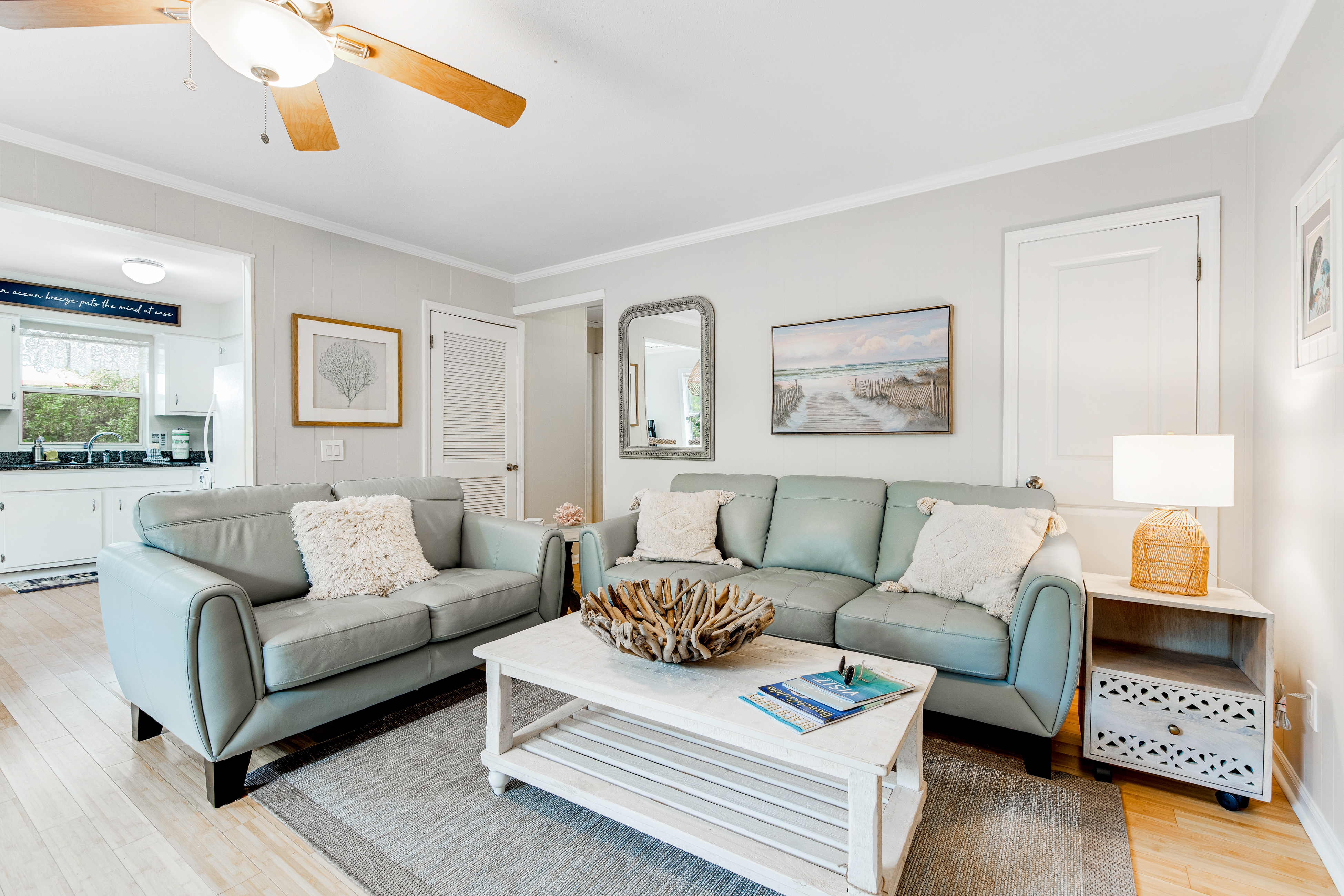 Garden cottage close to beach with screened porch, WiFi, and central AC