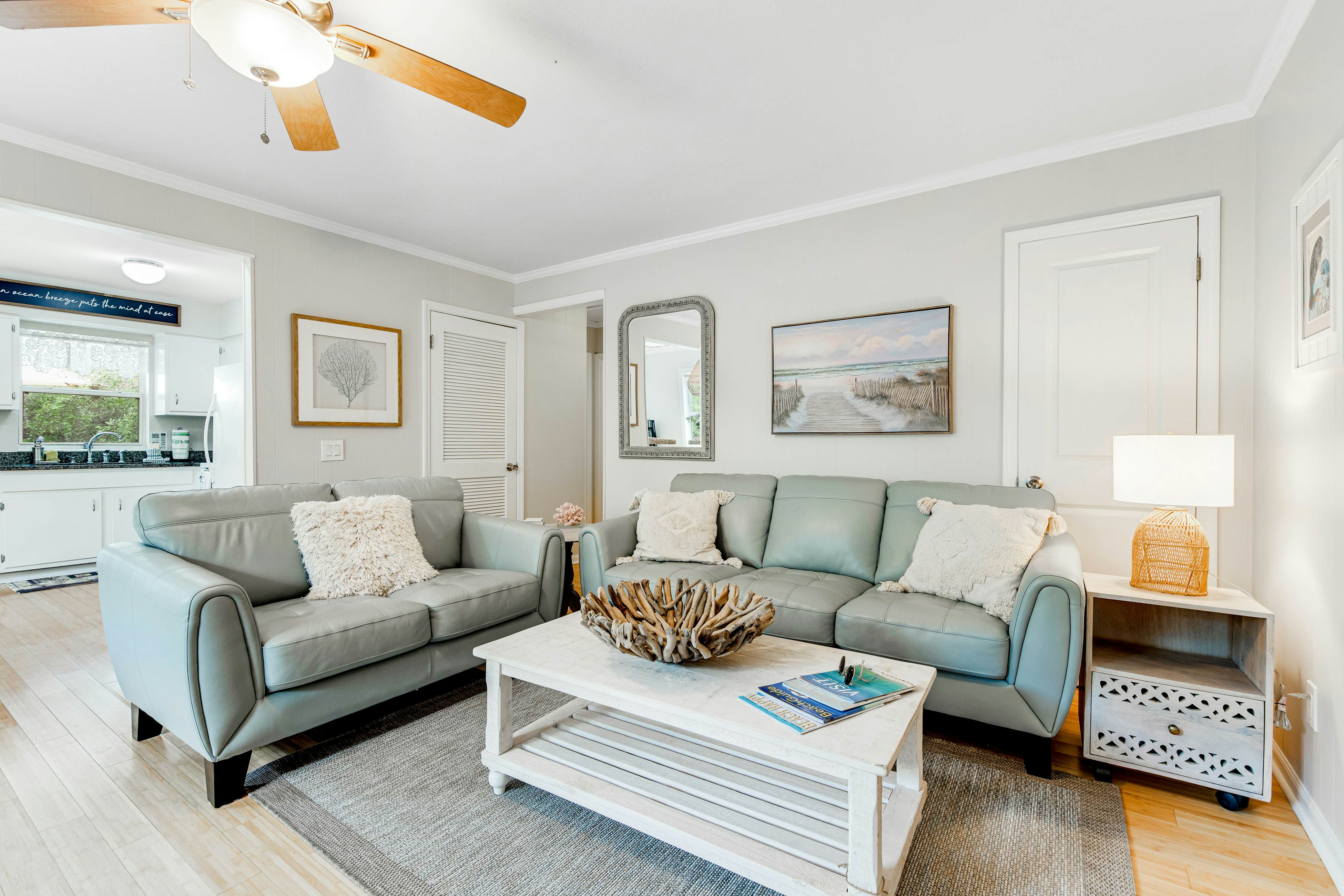 Garden cottage close to beach with screened porch, WiFi, and central AC