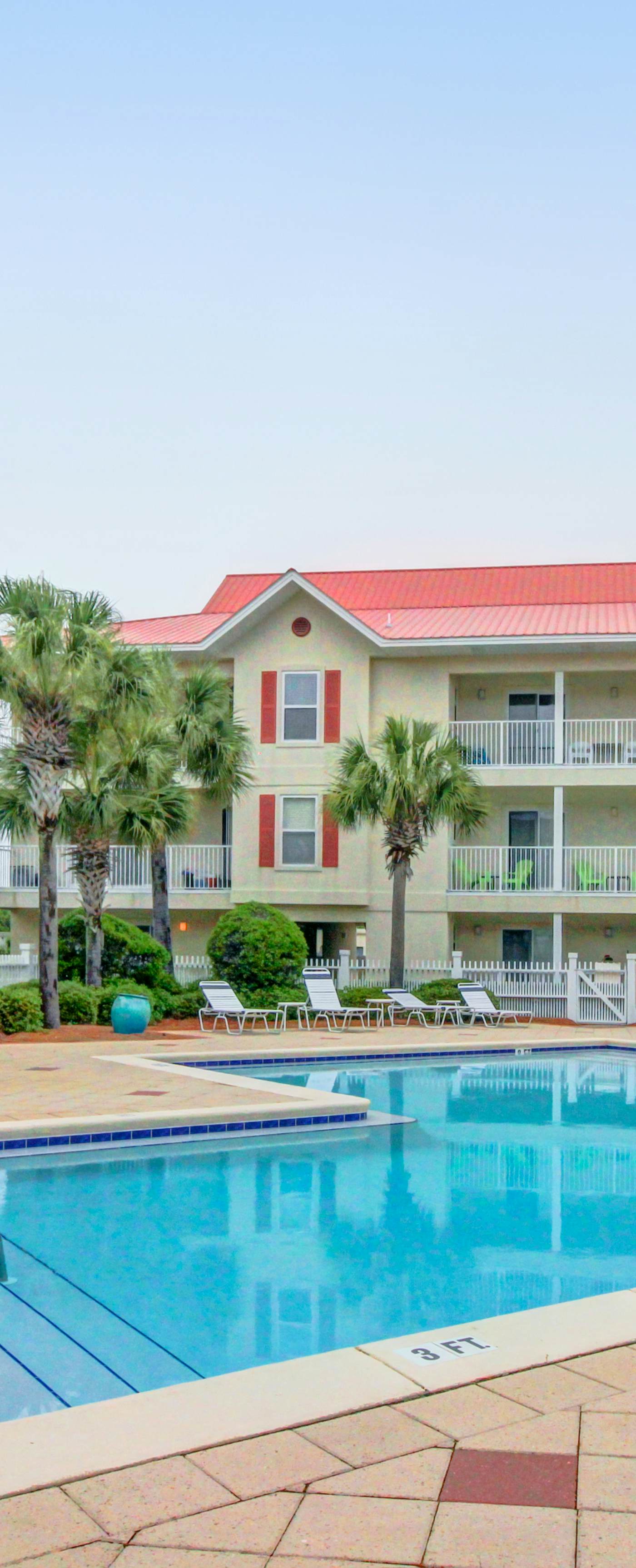 Dog-friendly 30A condo pool (heated 3/16-4/12)