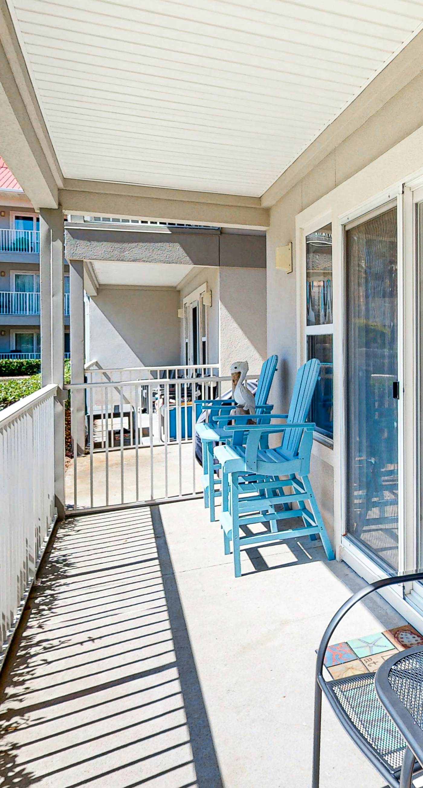 Dog-friendly 30A condo pool (heated 3/16-4/12)
