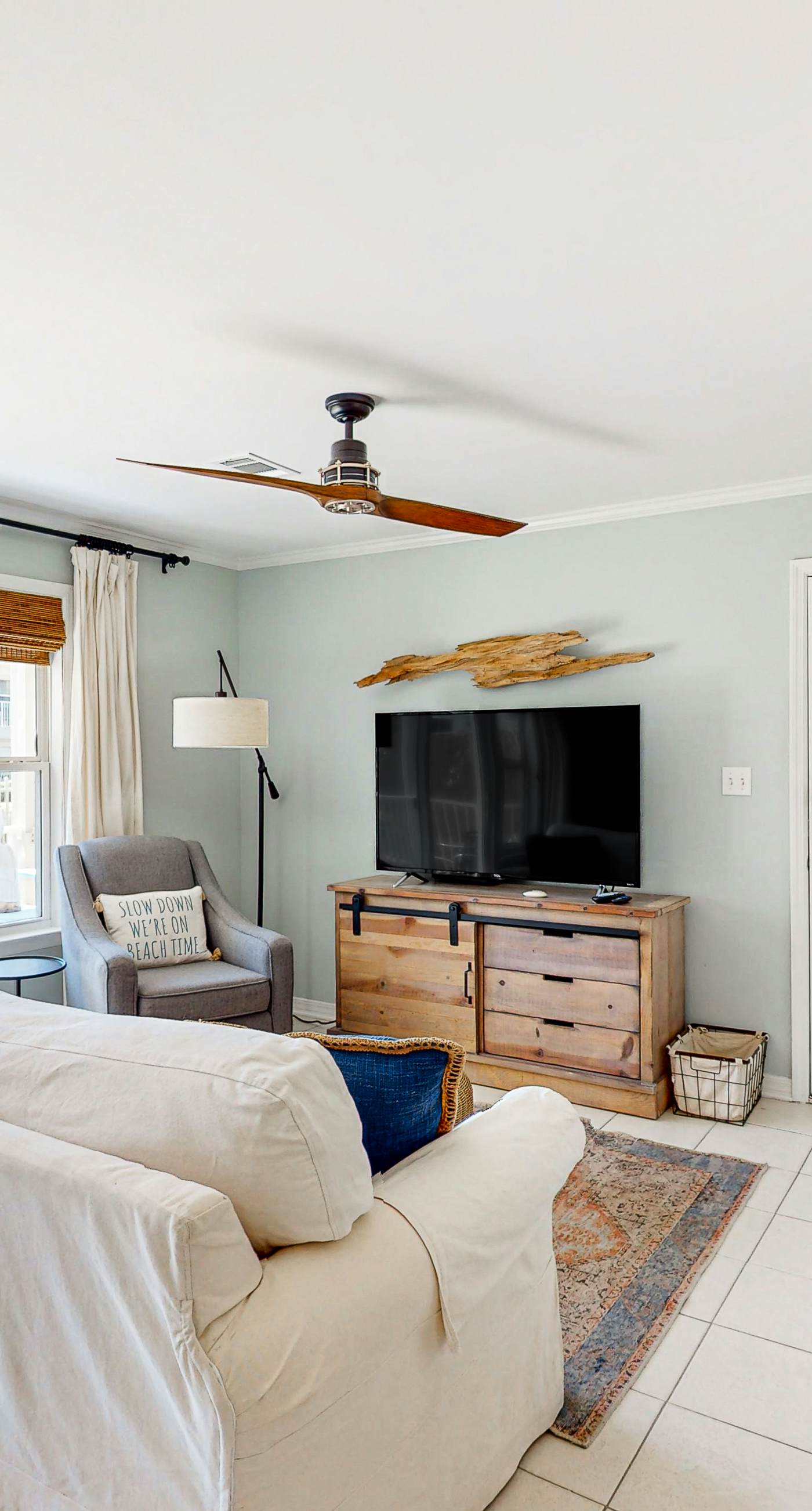 Dog-friendly 30A condo pool (heated 3/16-4/12)