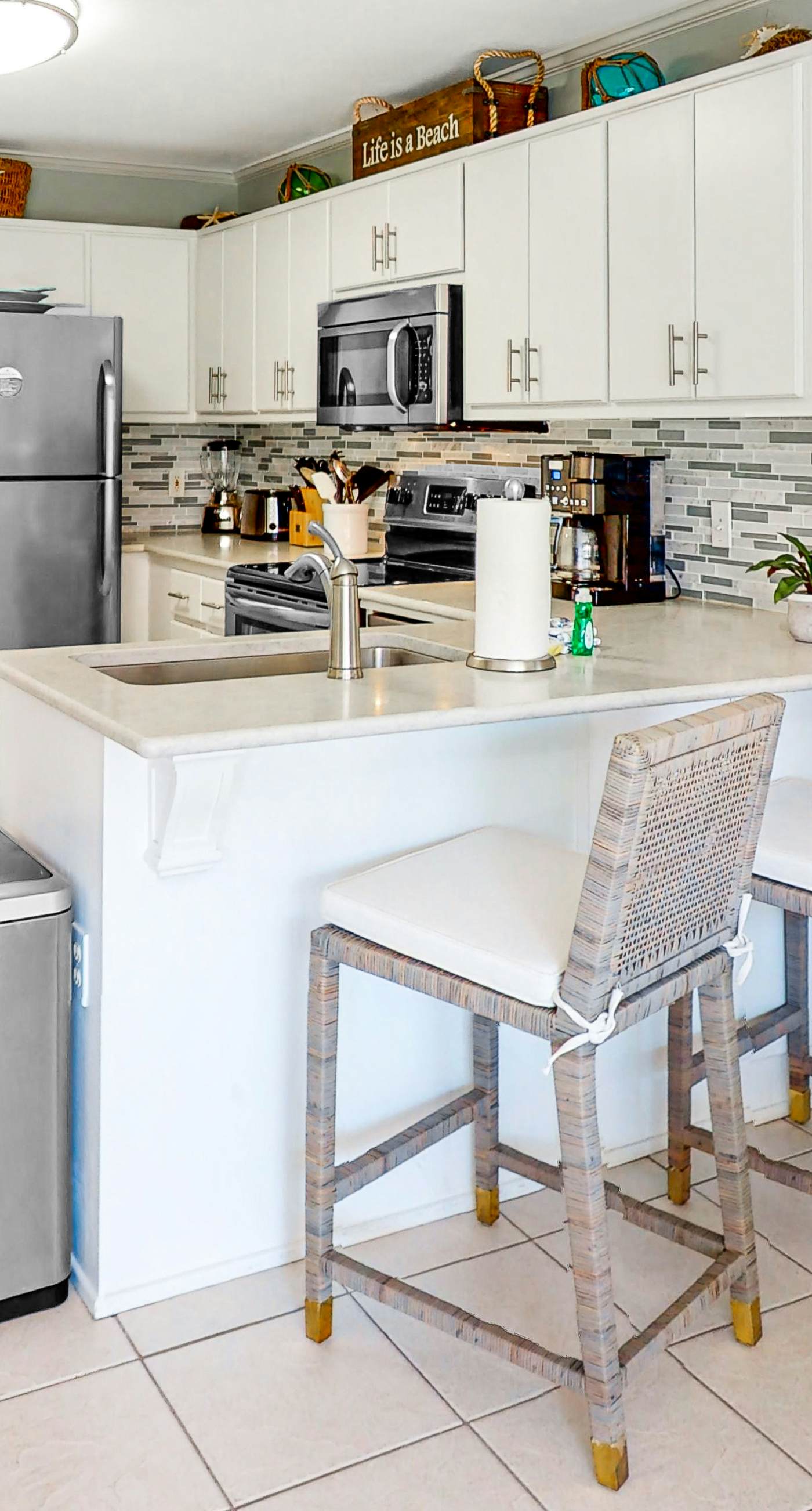 Dog-friendly 30A condo pool (heated 3/16-4/12)