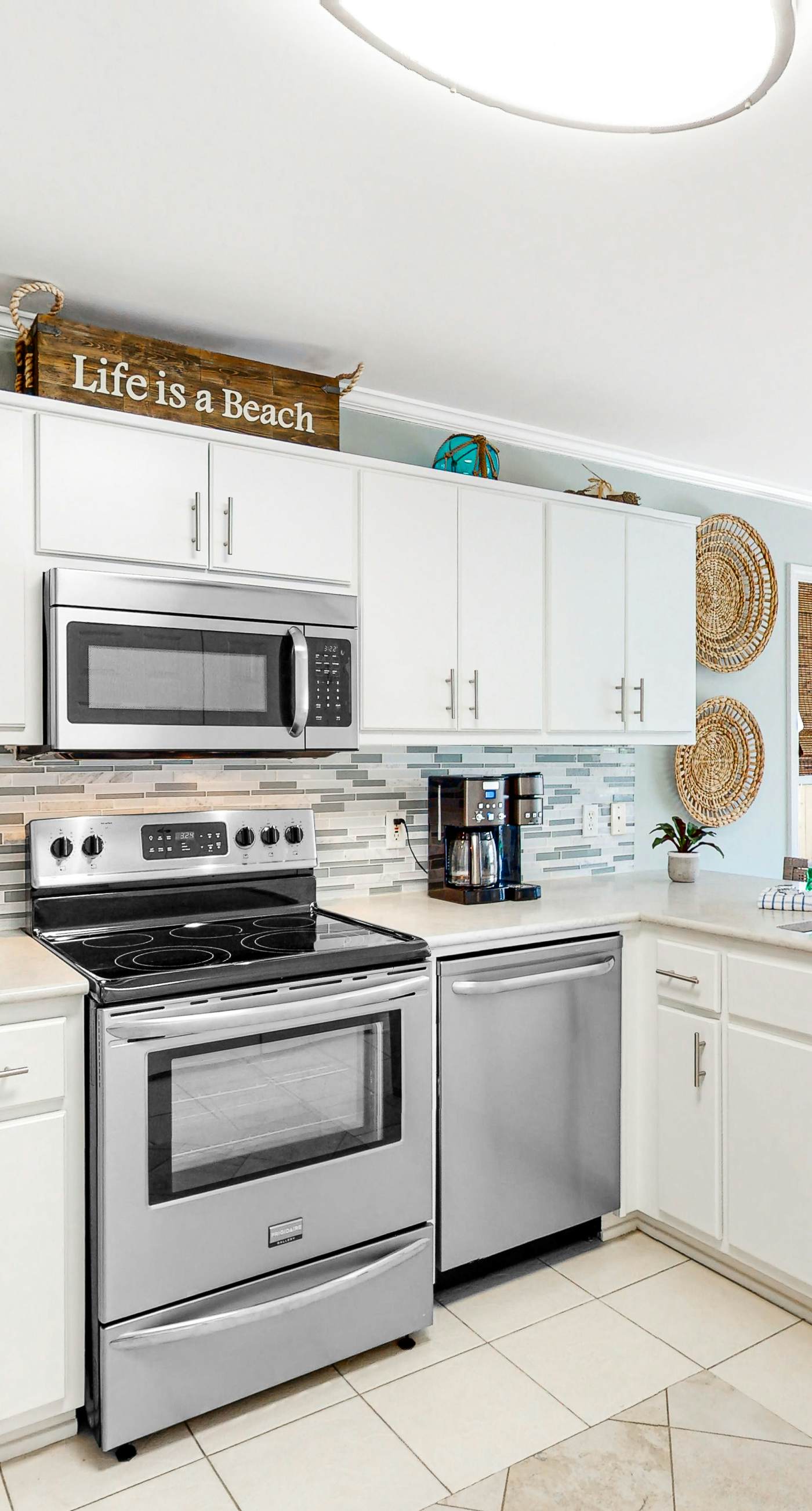 Dog-friendly 30A condo pool (heated 3/16-4/12)