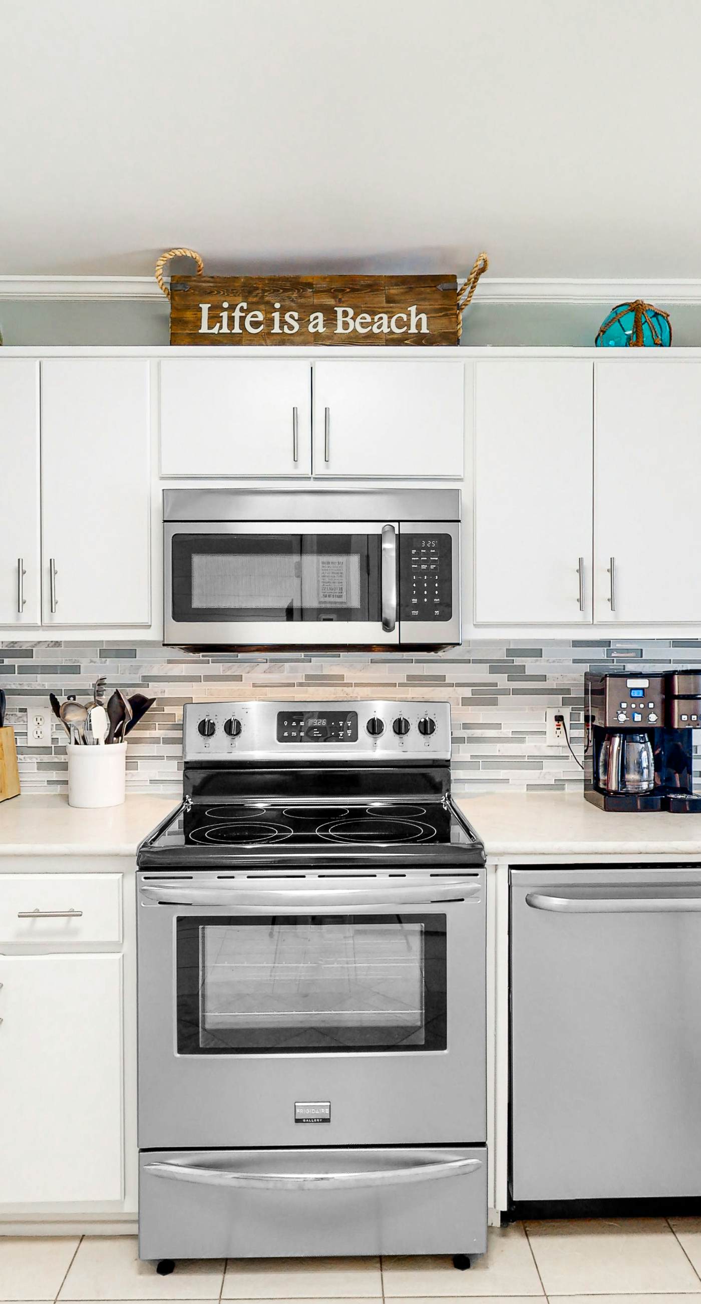 Dog-friendly 30A condo pool (heated 3/16-4/12)