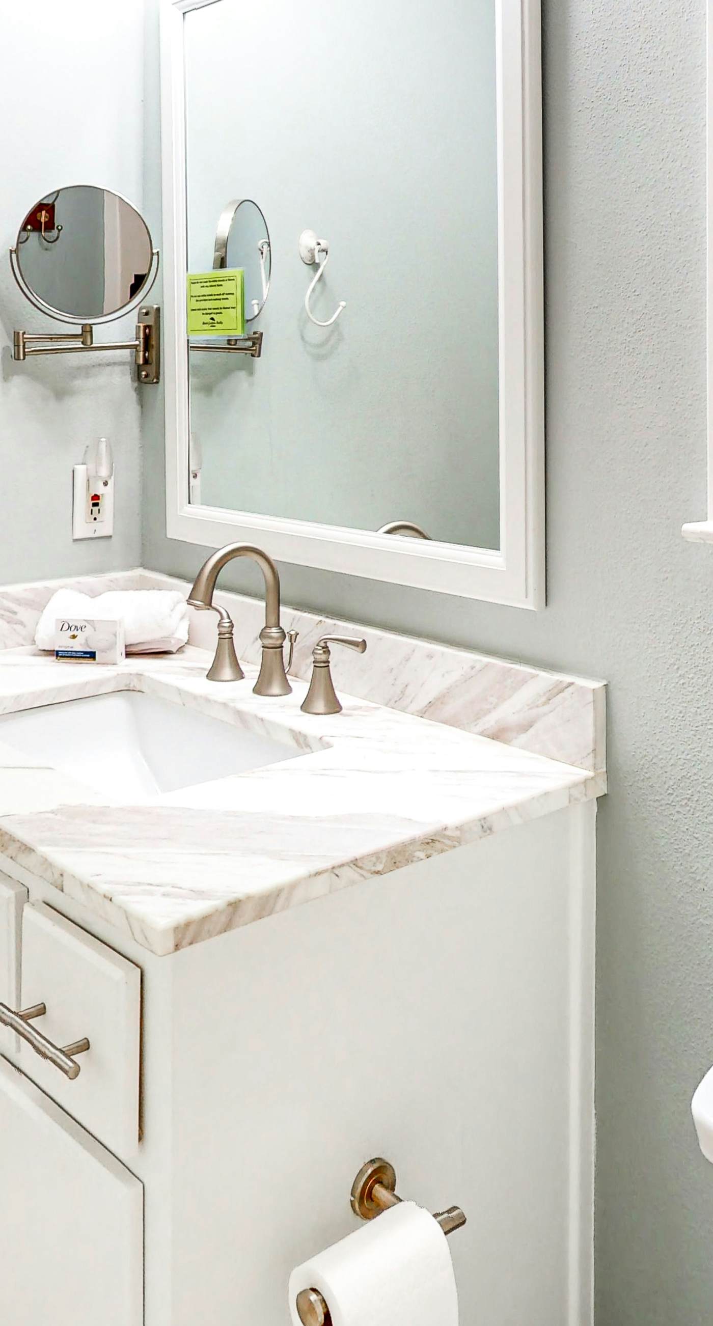 Dog-friendly 30A condo pool (heated 3/16-4/12)