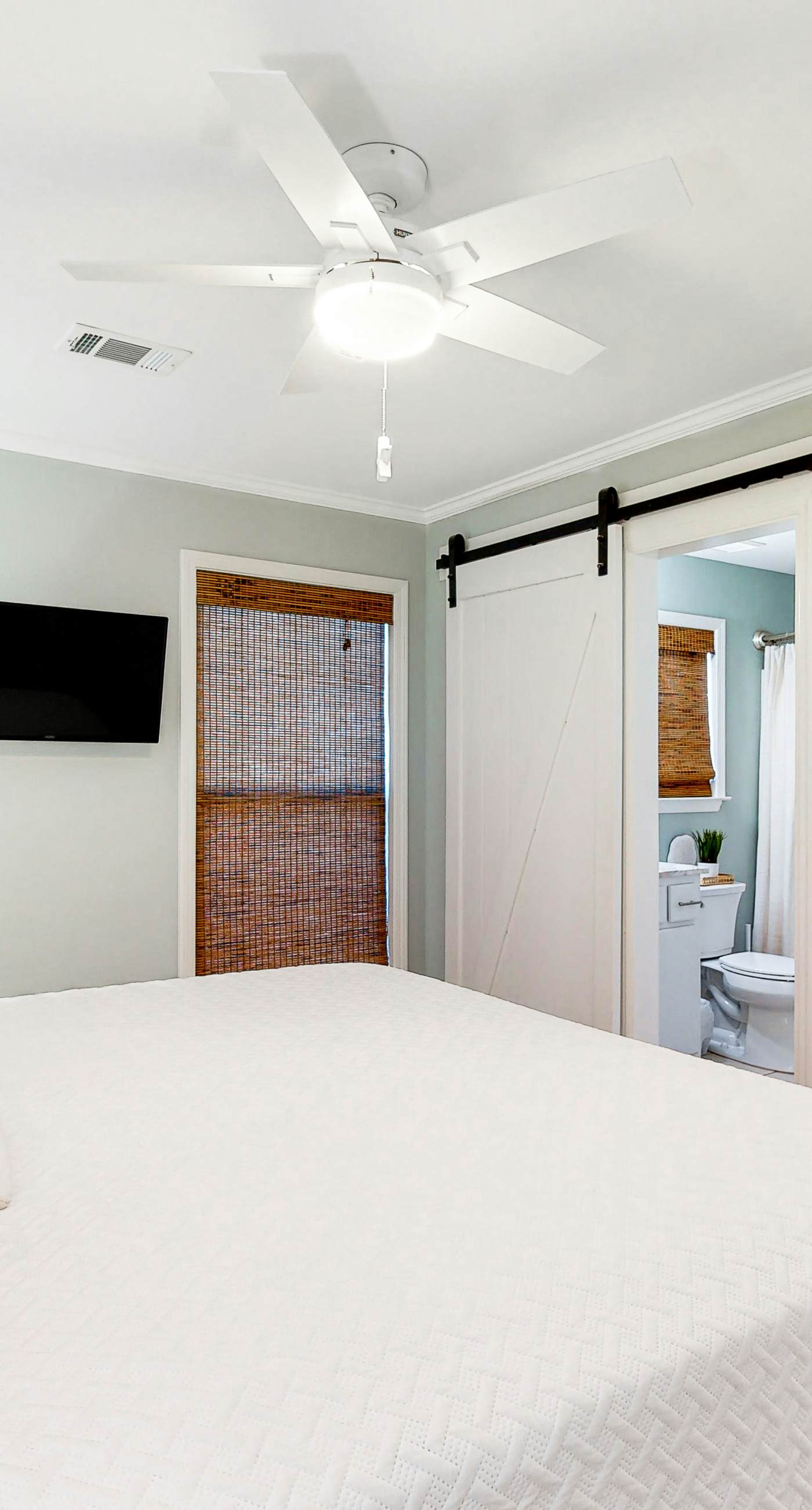 Dog-friendly 30A condo pool (heated 3/16-4/12)