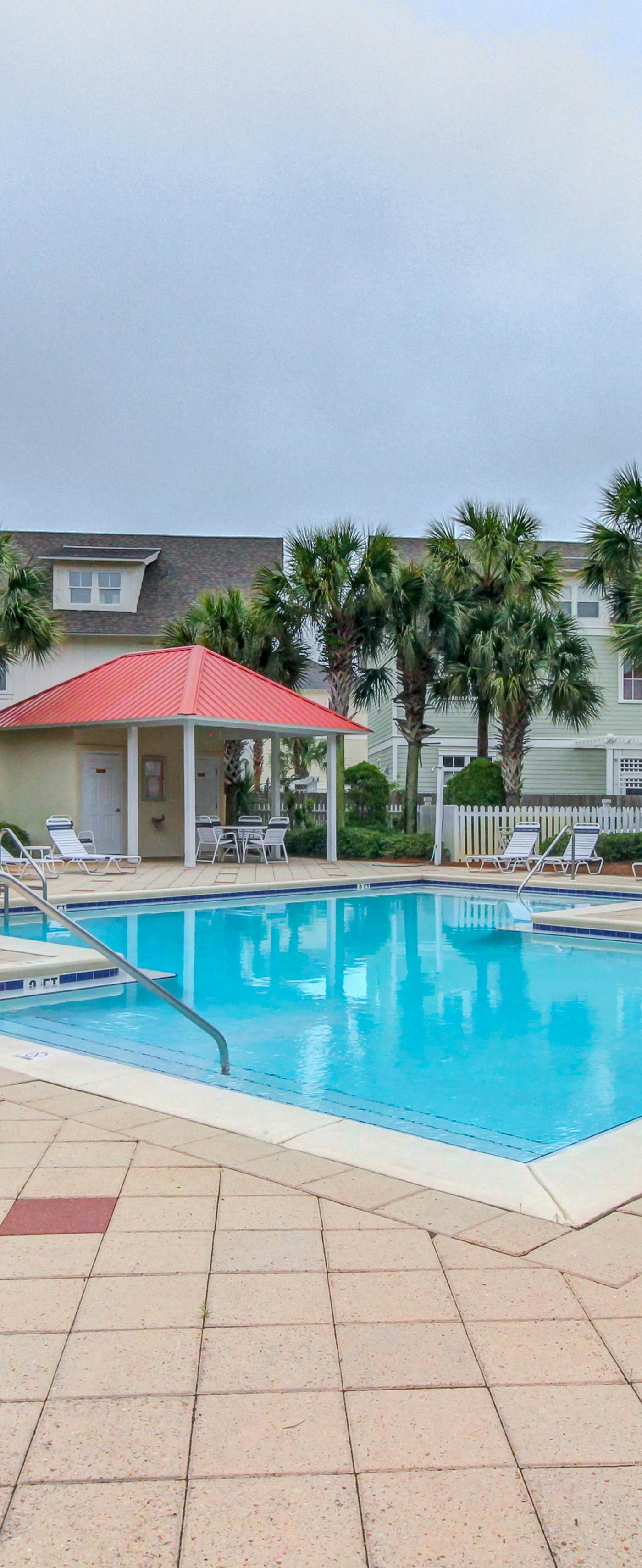 Dog-friendly 30A condo pool (heated 3/16-4/12)