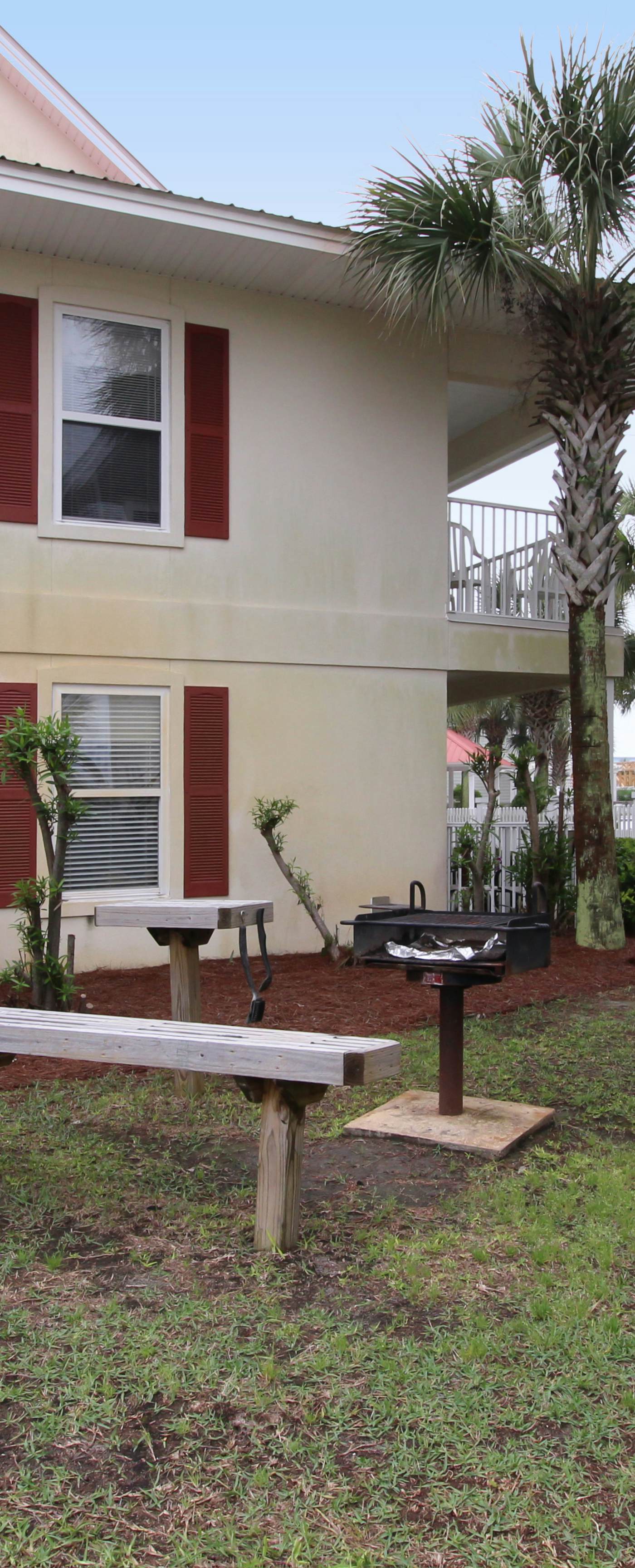 Dog-friendly 30A condo pool (heated 3/16-4/12)