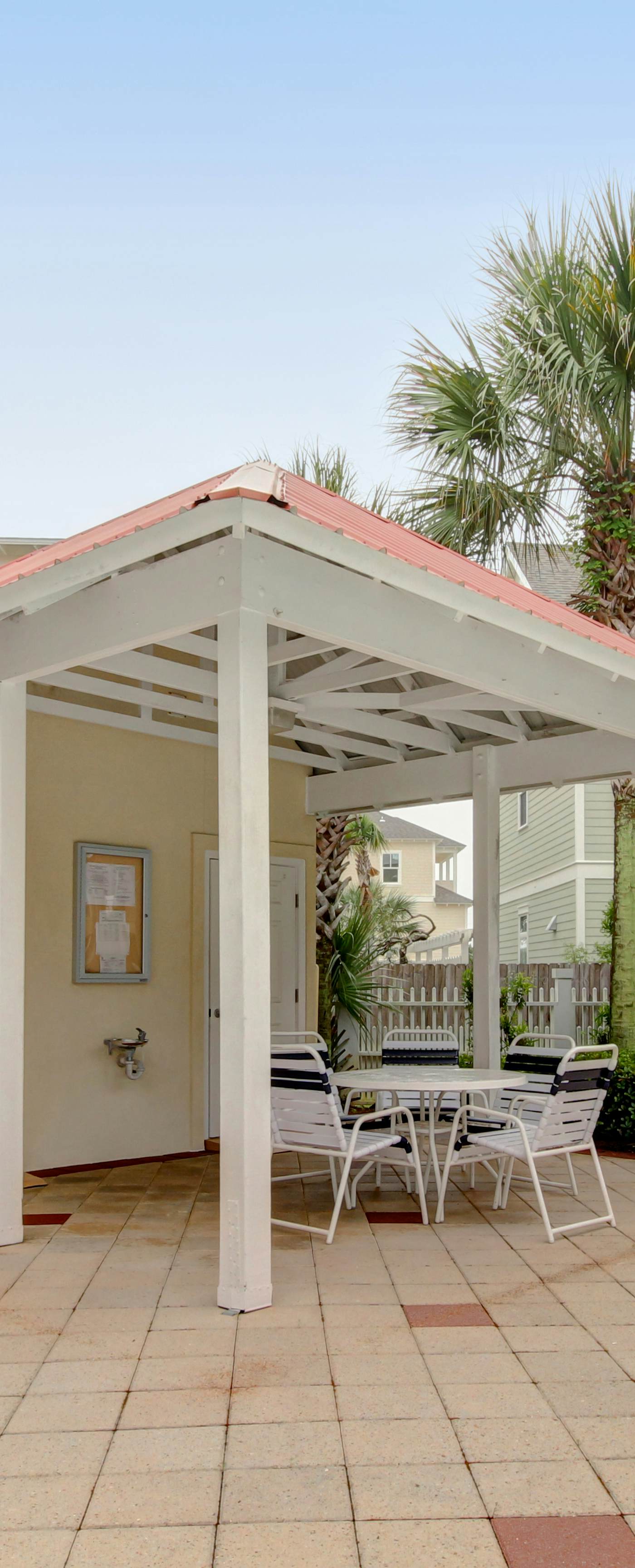 Dog-friendly 30A condo pool (heated 3/16-4/12)