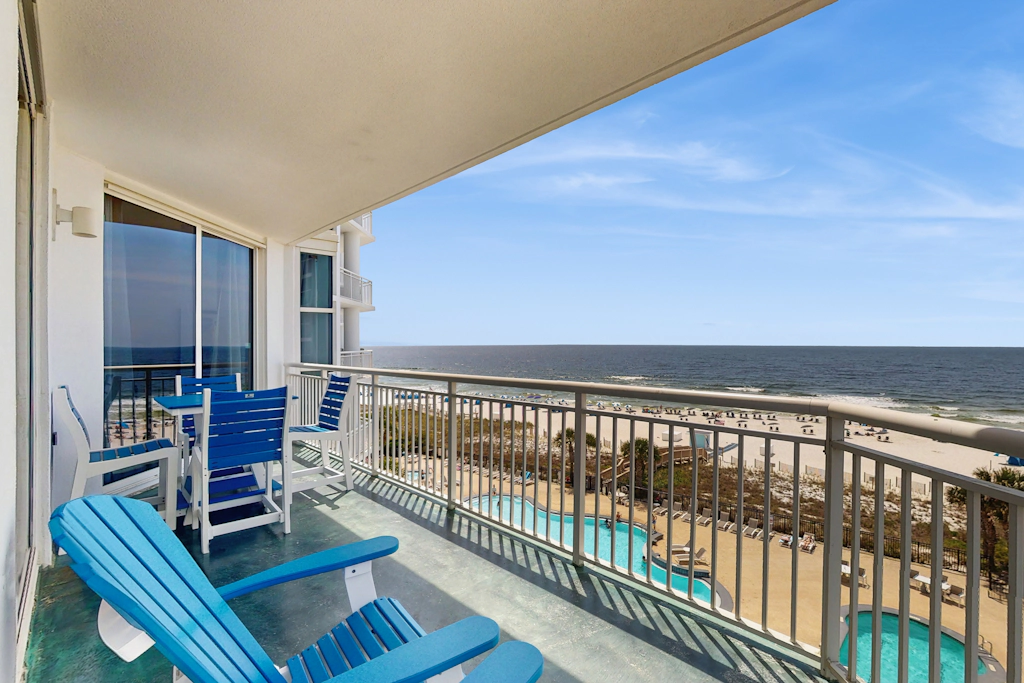 Gulf-front snowbird-friendly condo with pools, tennis, hot tub, balcony, gym, AC