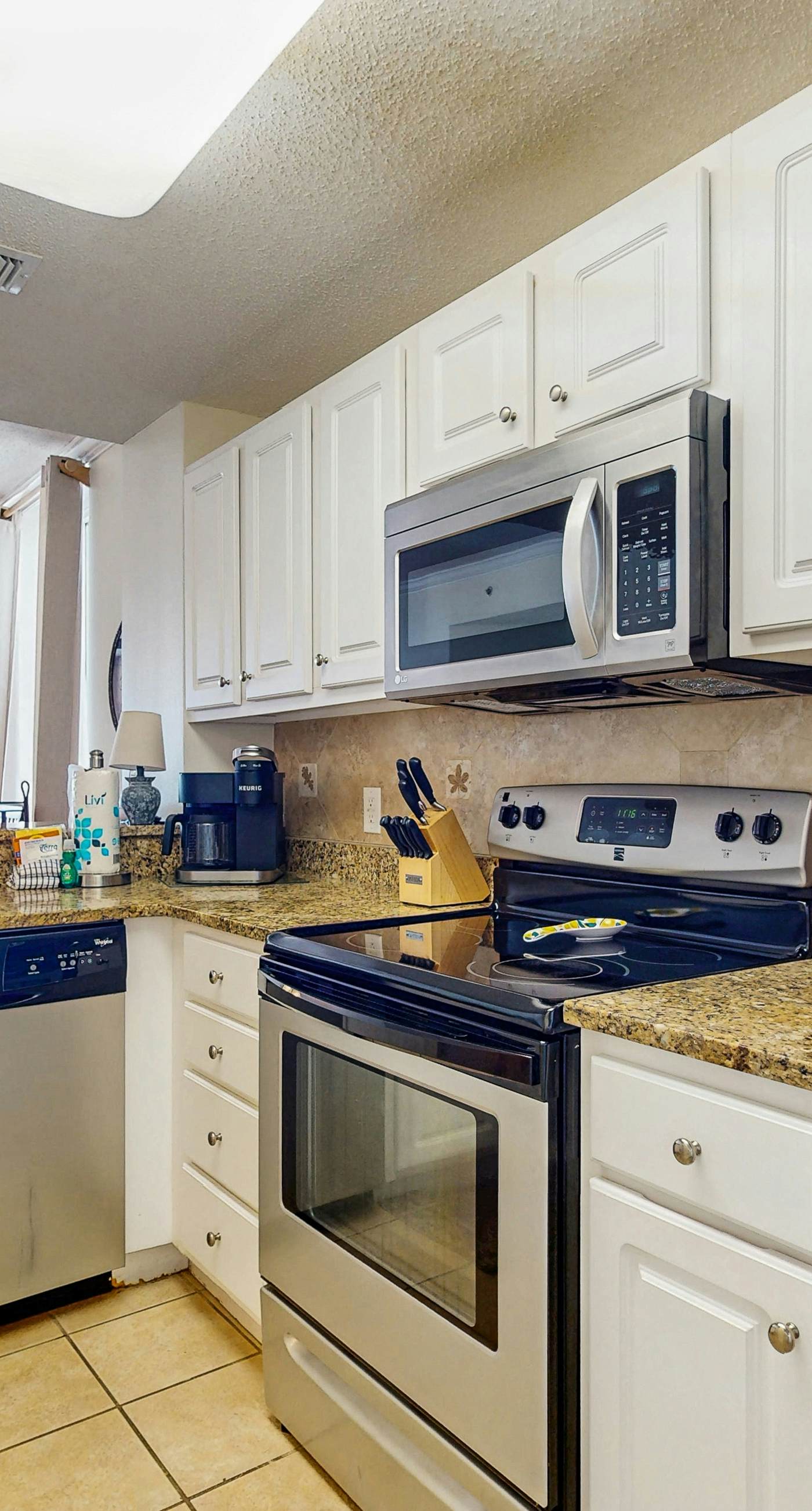 Gulf-front snowbird-friendly condo with pools, tennis, hot tub, balcony, gym, AC