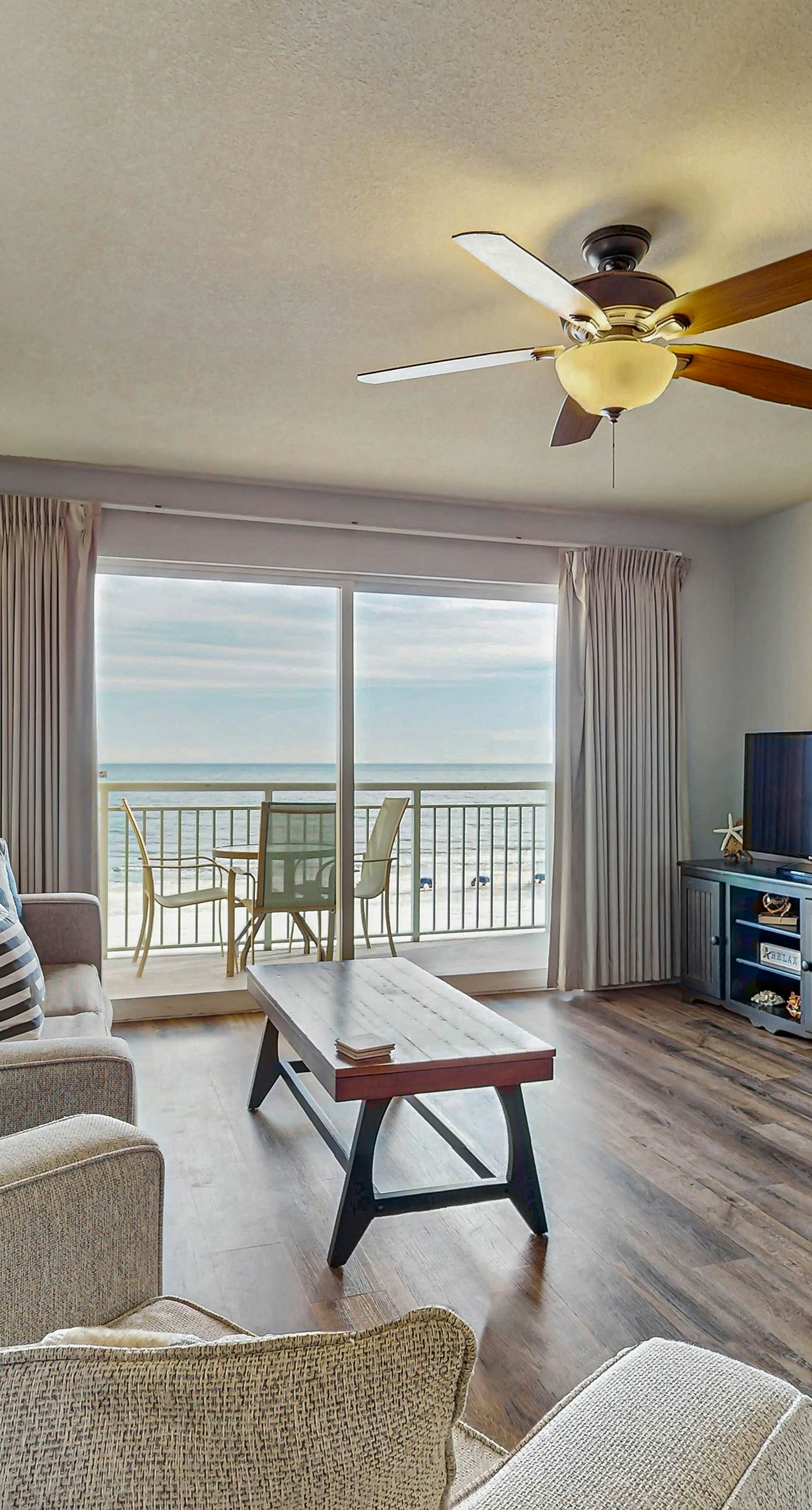 Pelican Isle 409-Gulf front condo w/ beach setup included - near entertainment