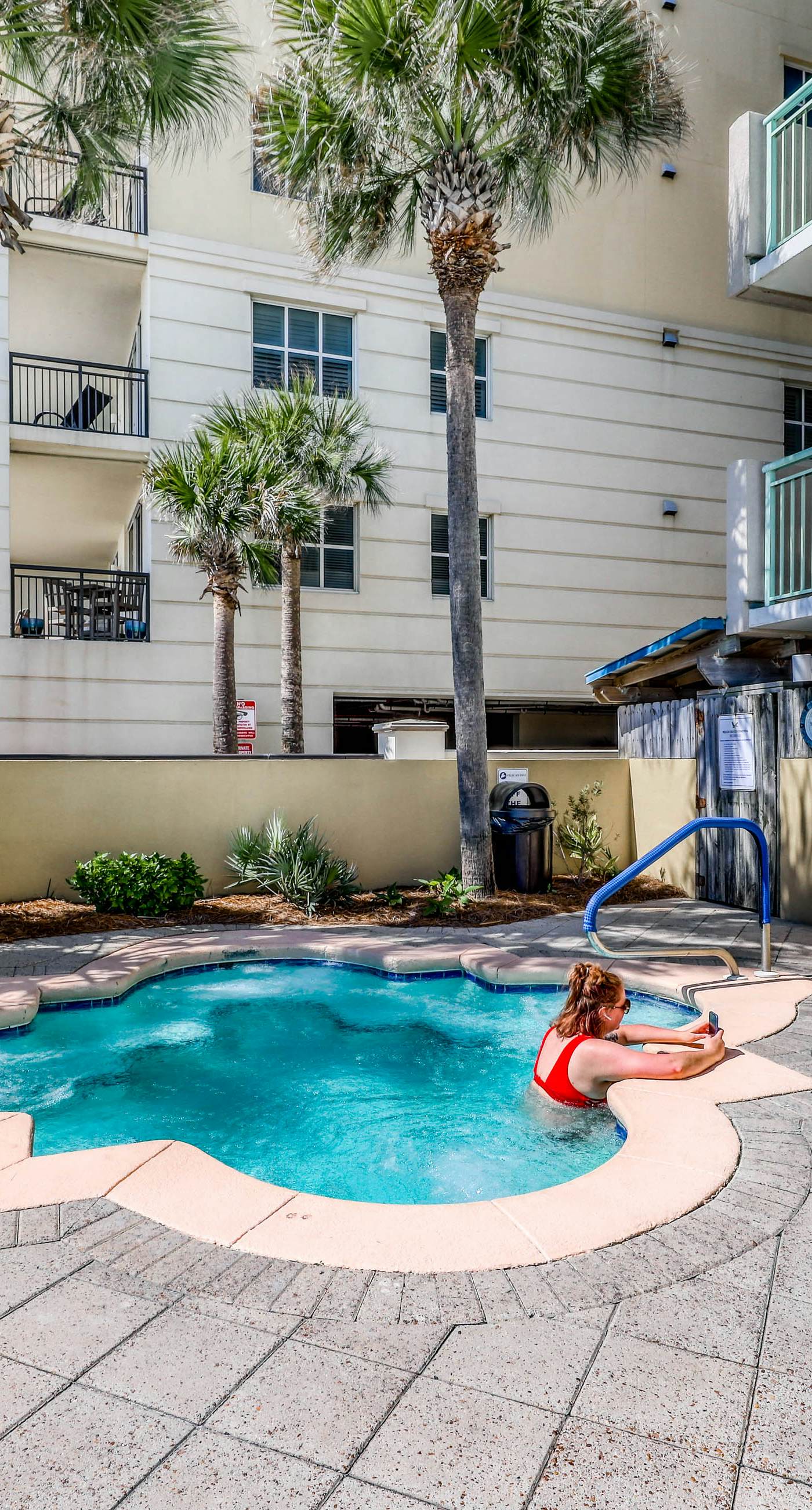 Pelican Isle 409-Gulf front condo w/ beach setup included - near entertainment