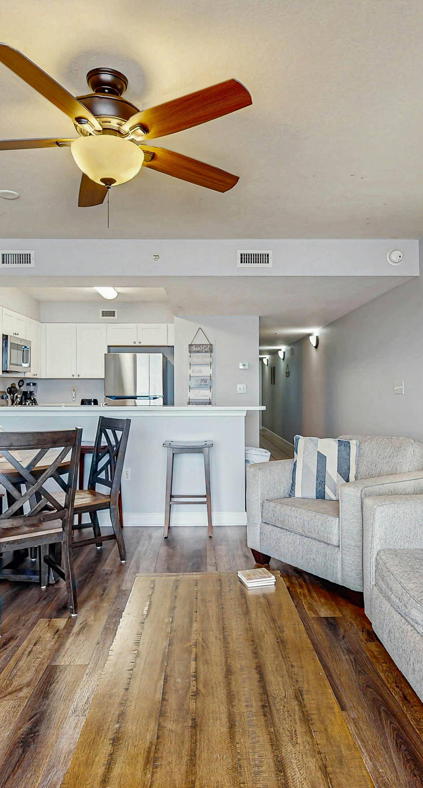 Pelican Isle 409-Gulf front condo w/ beach setup included - near entertainment