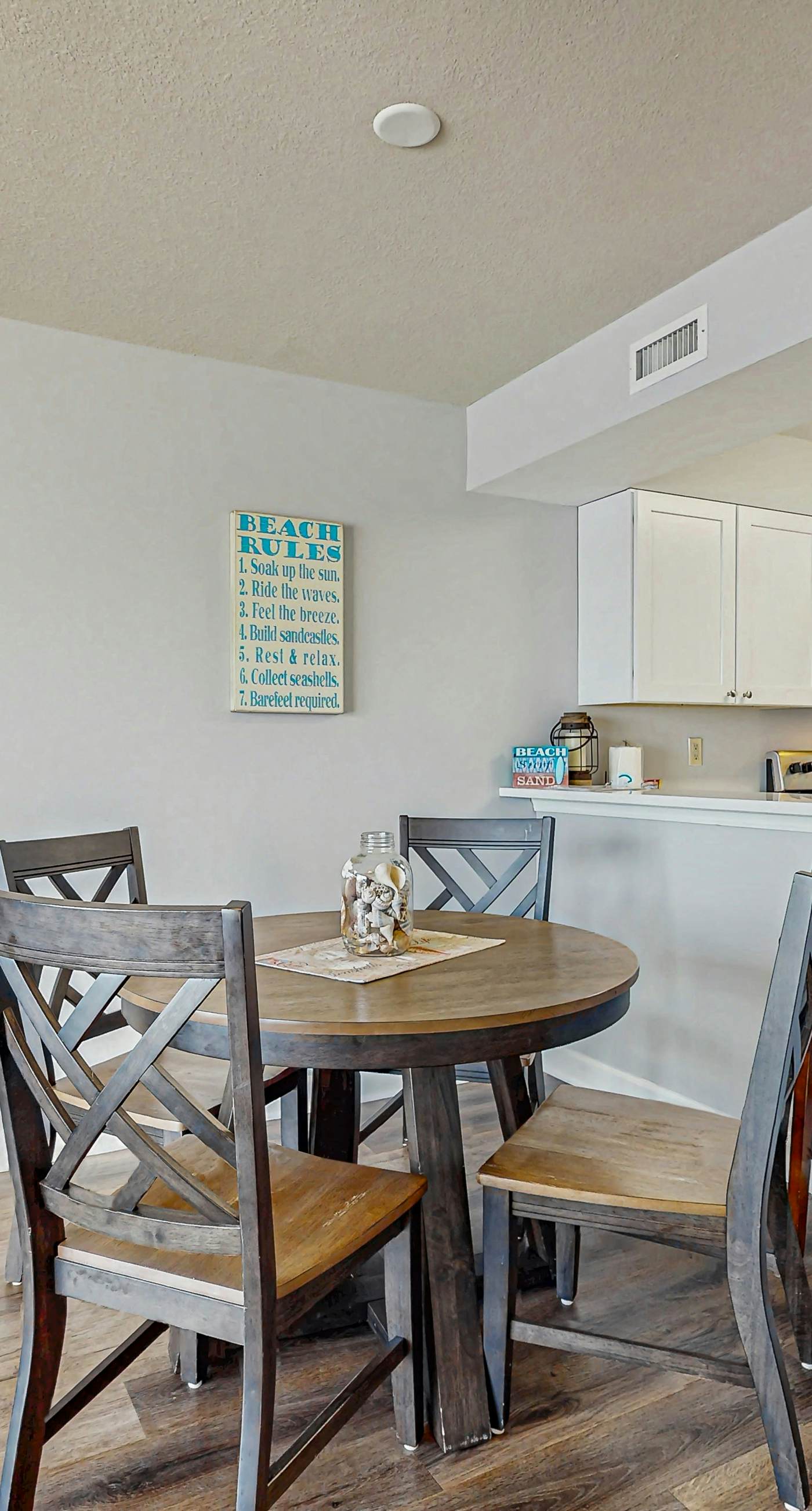 Pelican Isle 409-Gulf front condo w/ beach setup included - near entertainment