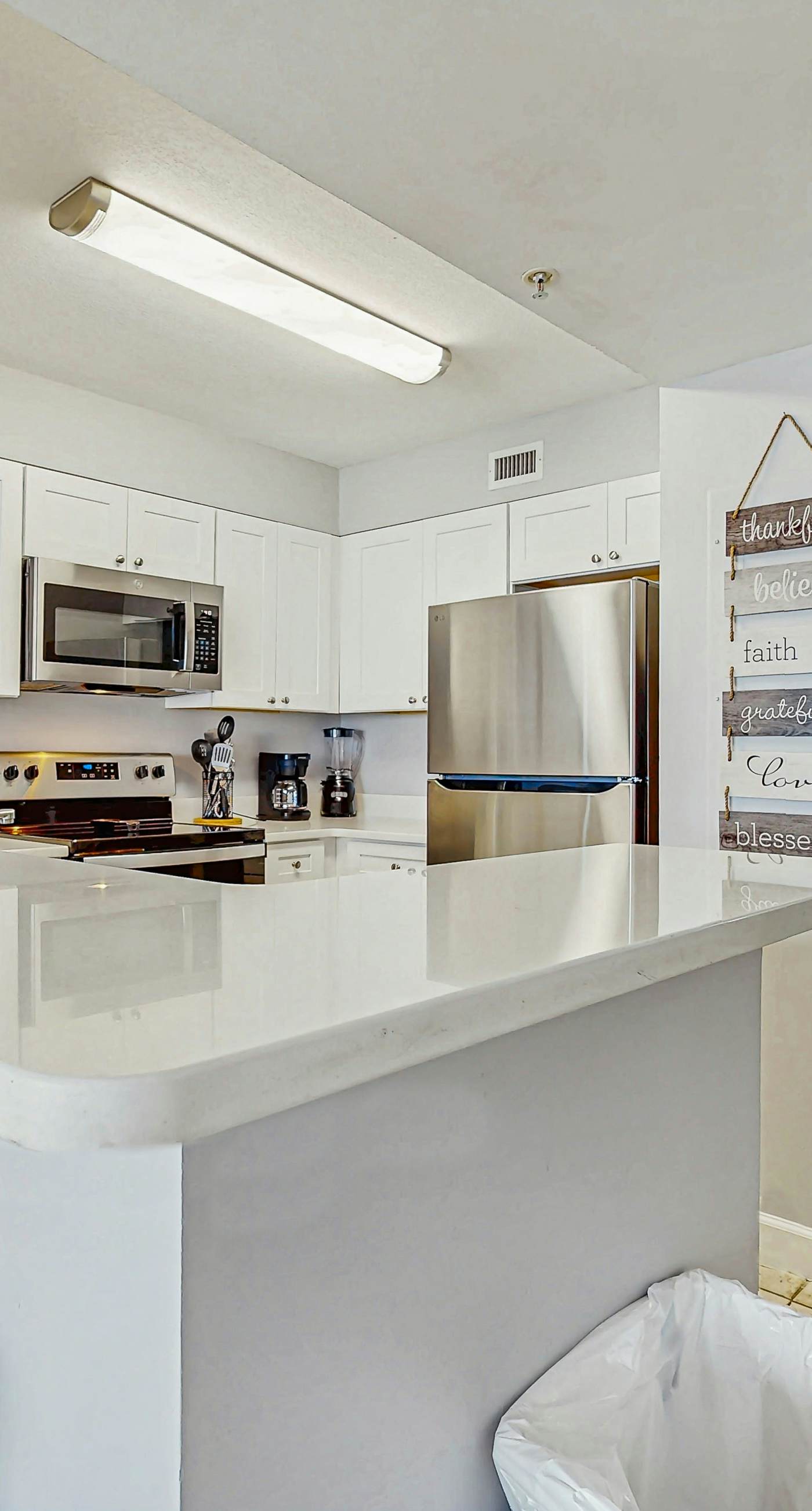 Pelican Isle 409-Gulf front condo w/ beach setup included - near entertainment