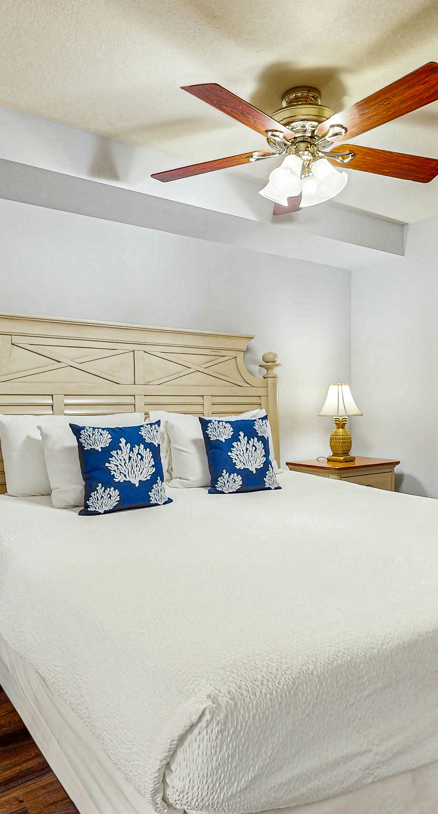 Pelican Isle 409-Gulf front condo w/ beach setup included - near entertainment