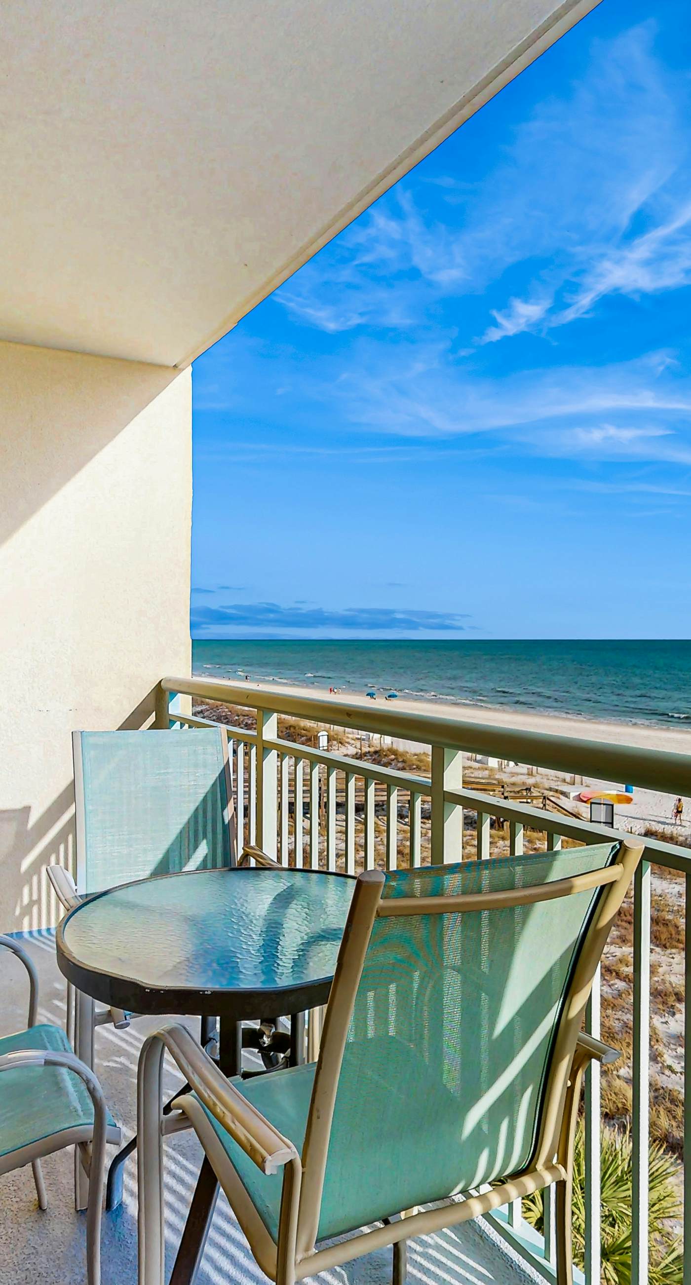 Pelican Isle 409-Gulf front condo w/ beach setup included - near entertainment