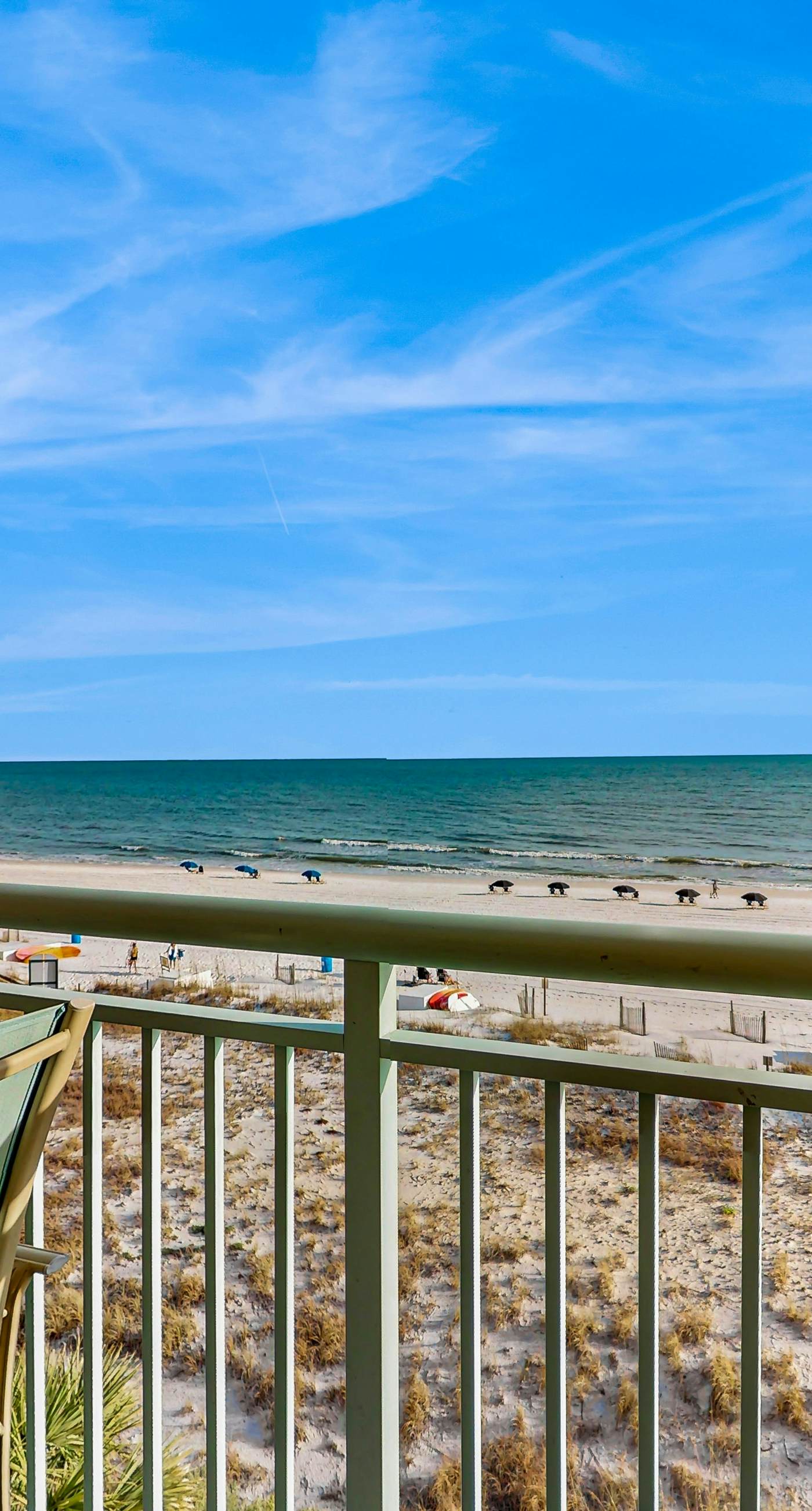 Pelican Isle 409-Gulf front condo w/ beach setup included - near entertainment