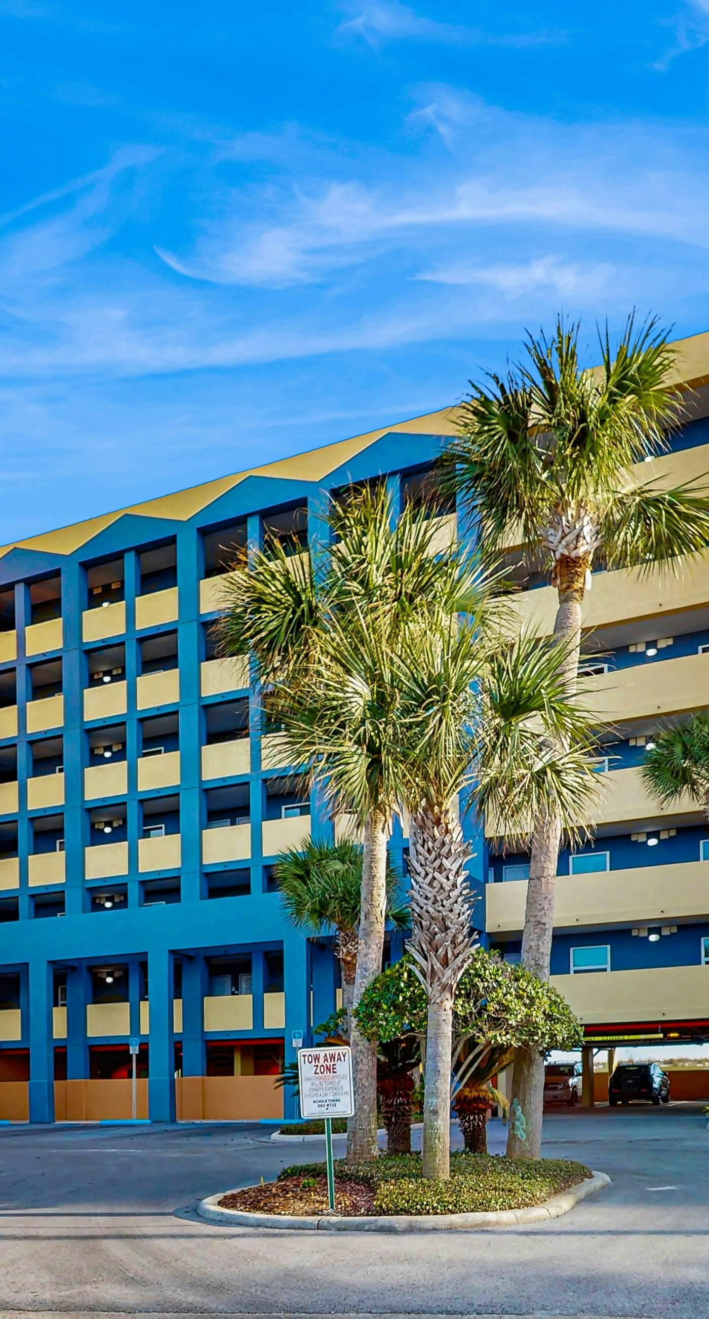 Pelican Isle 409-Gulf front condo w/ beach setup included - near entertainment