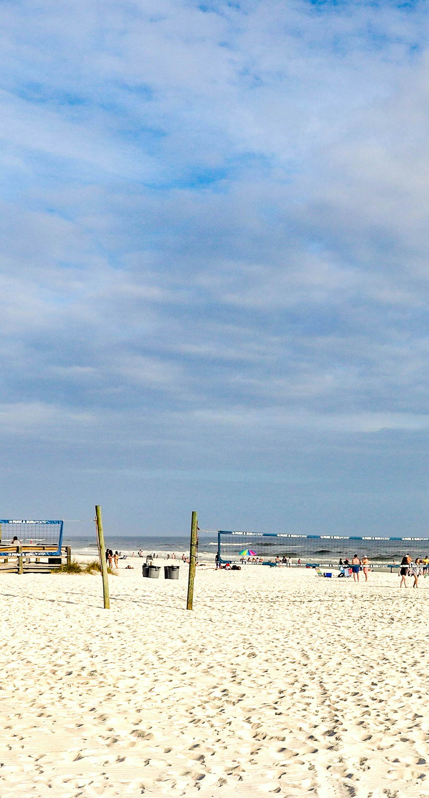 Pelican Isle 409-Gulf front condo w/ beach setup included - near entertainment