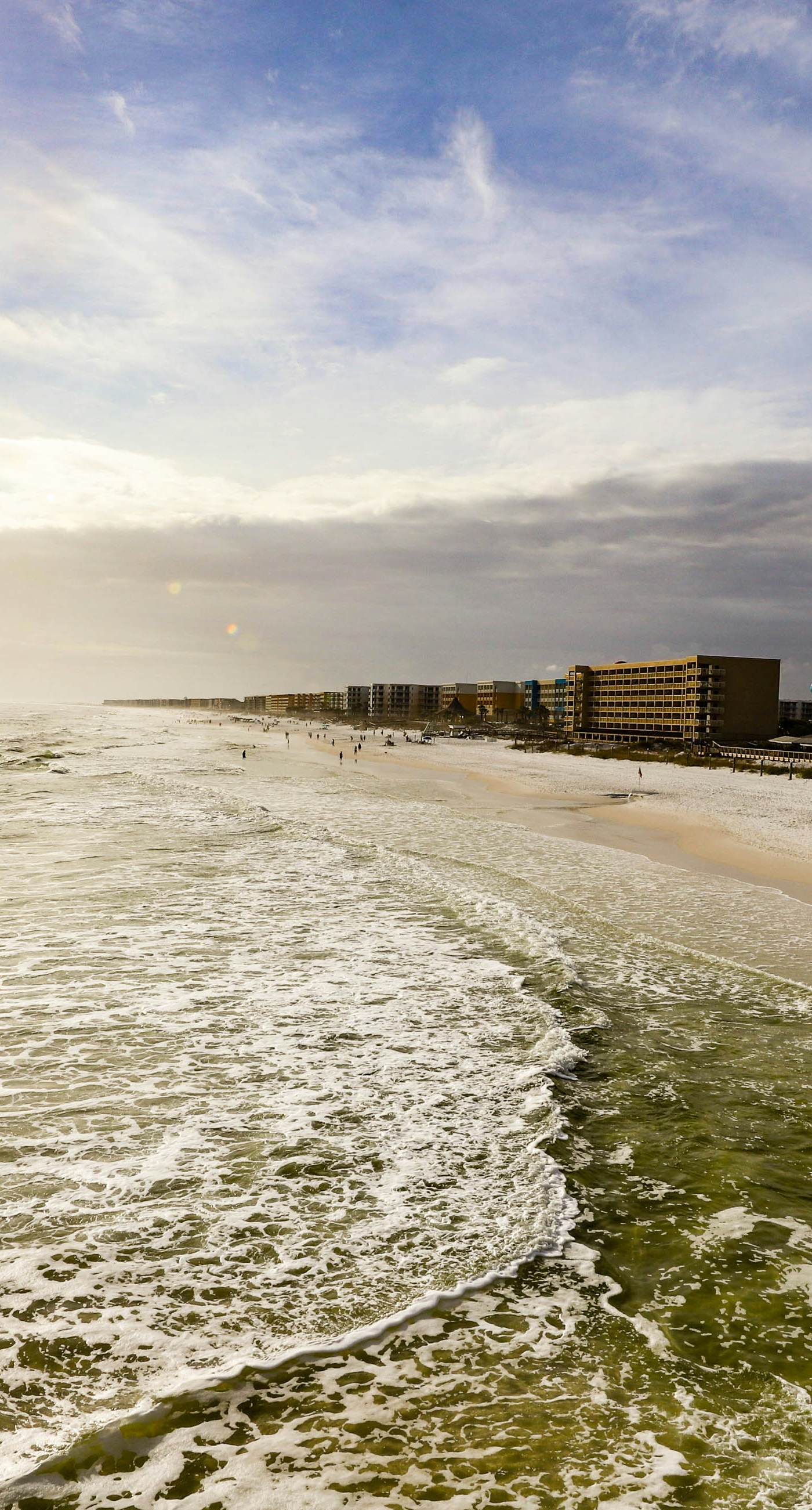 Pelican Isle 409-Gulf front condo w/ beach setup included - near entertainment