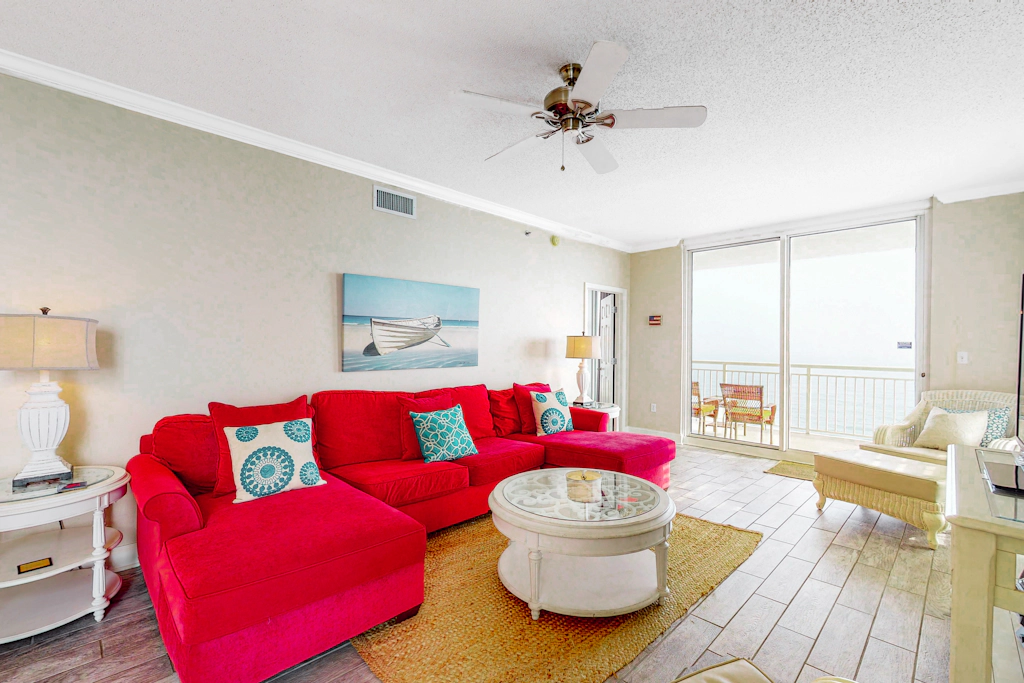 13th-floor condo with amazing views, pools, gym & beach access