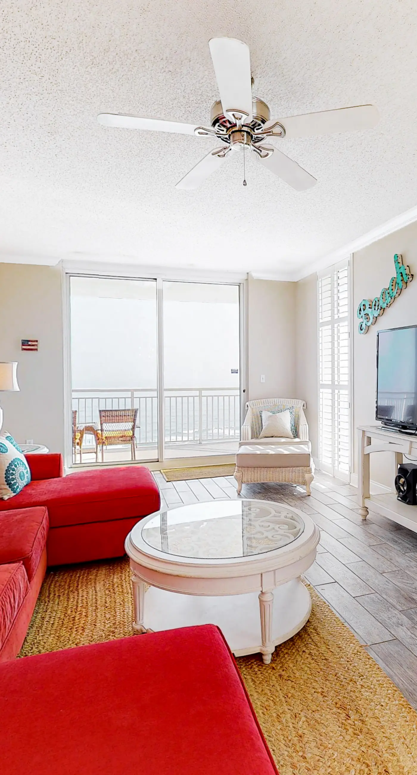 13th-floor condo with amazing views, pools, gym & beach access