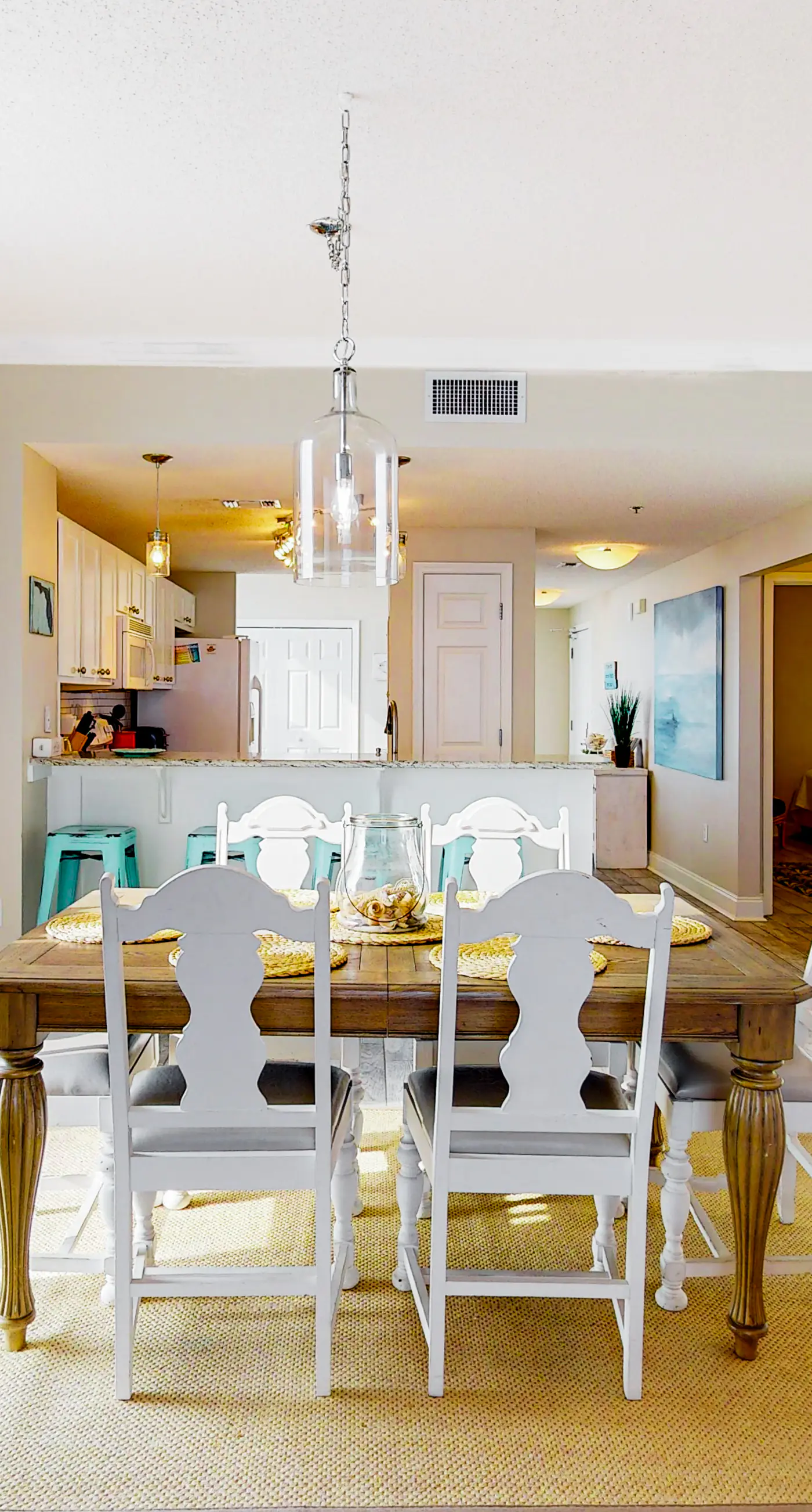 13th-floor condo with amazing views, pools, gym & beach access