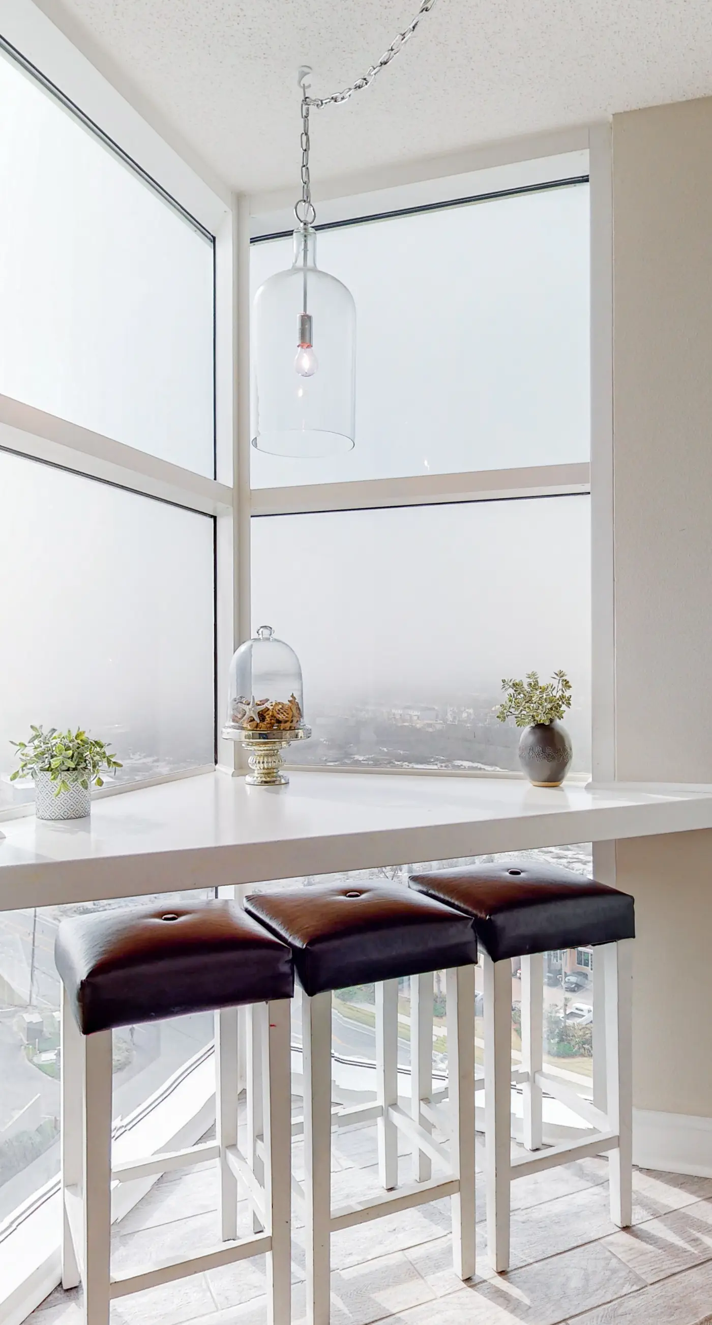 13th-floor condo with amazing views, pools, gym & beach access