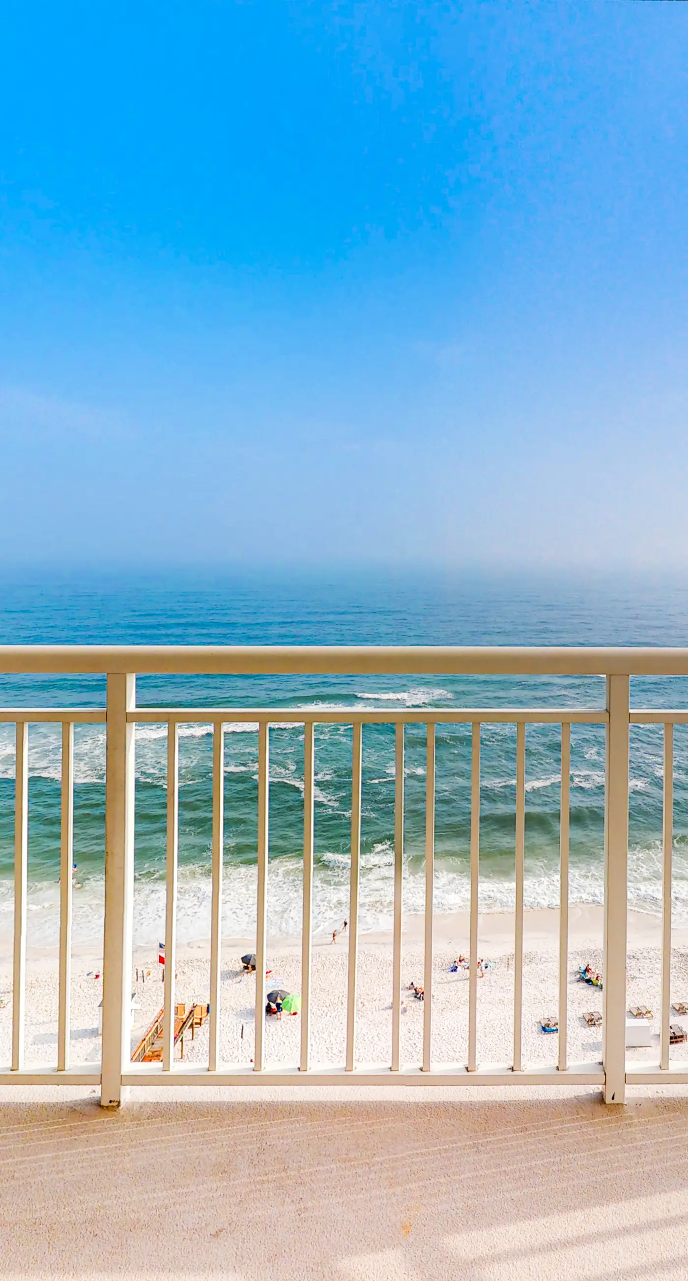 13th-floor condo with amazing views, pools, gym & beach access