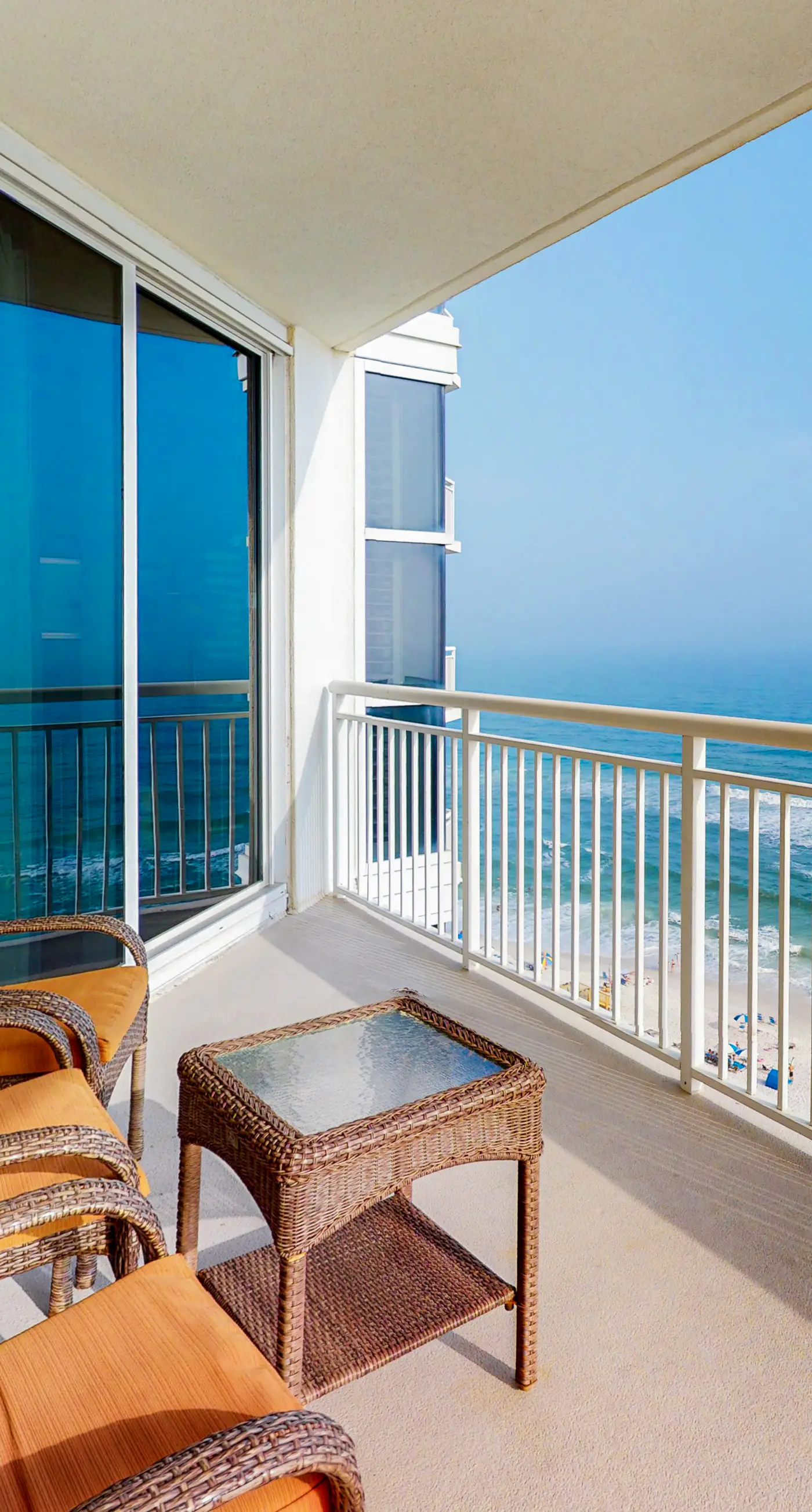 13th-floor condo with amazing views, pools, gym & beach access