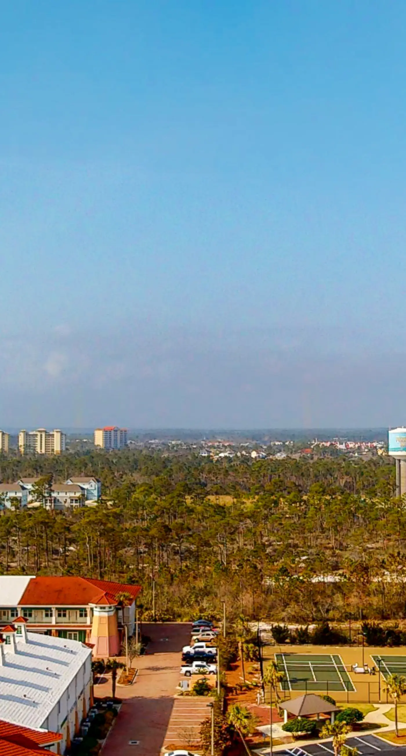 13th-floor condo with amazing views, pools, gym & beach access
